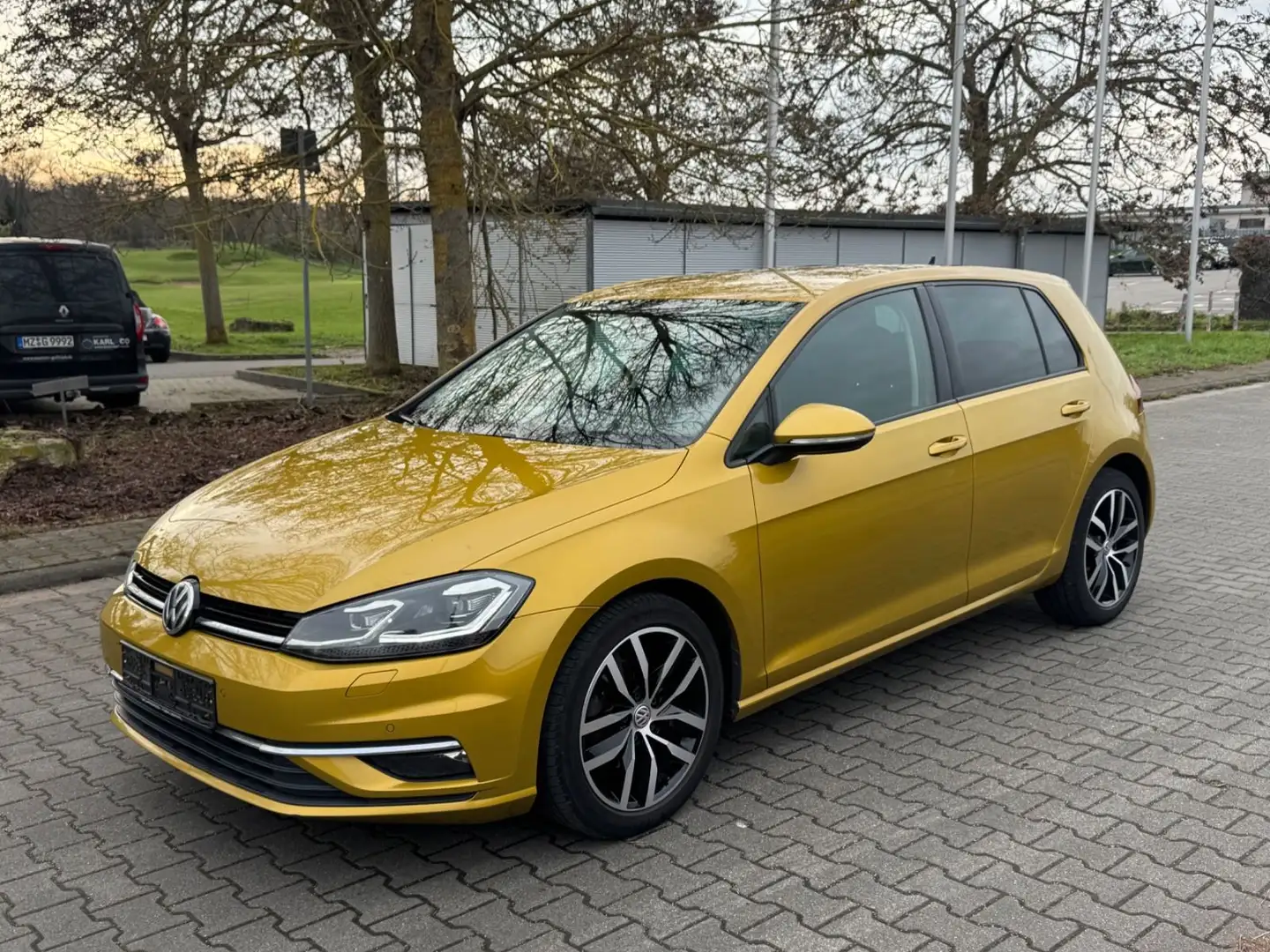 Volkswagen Golf VII Comfortline BMT ACC*LED*KAMERA*AHK Jaune - 1