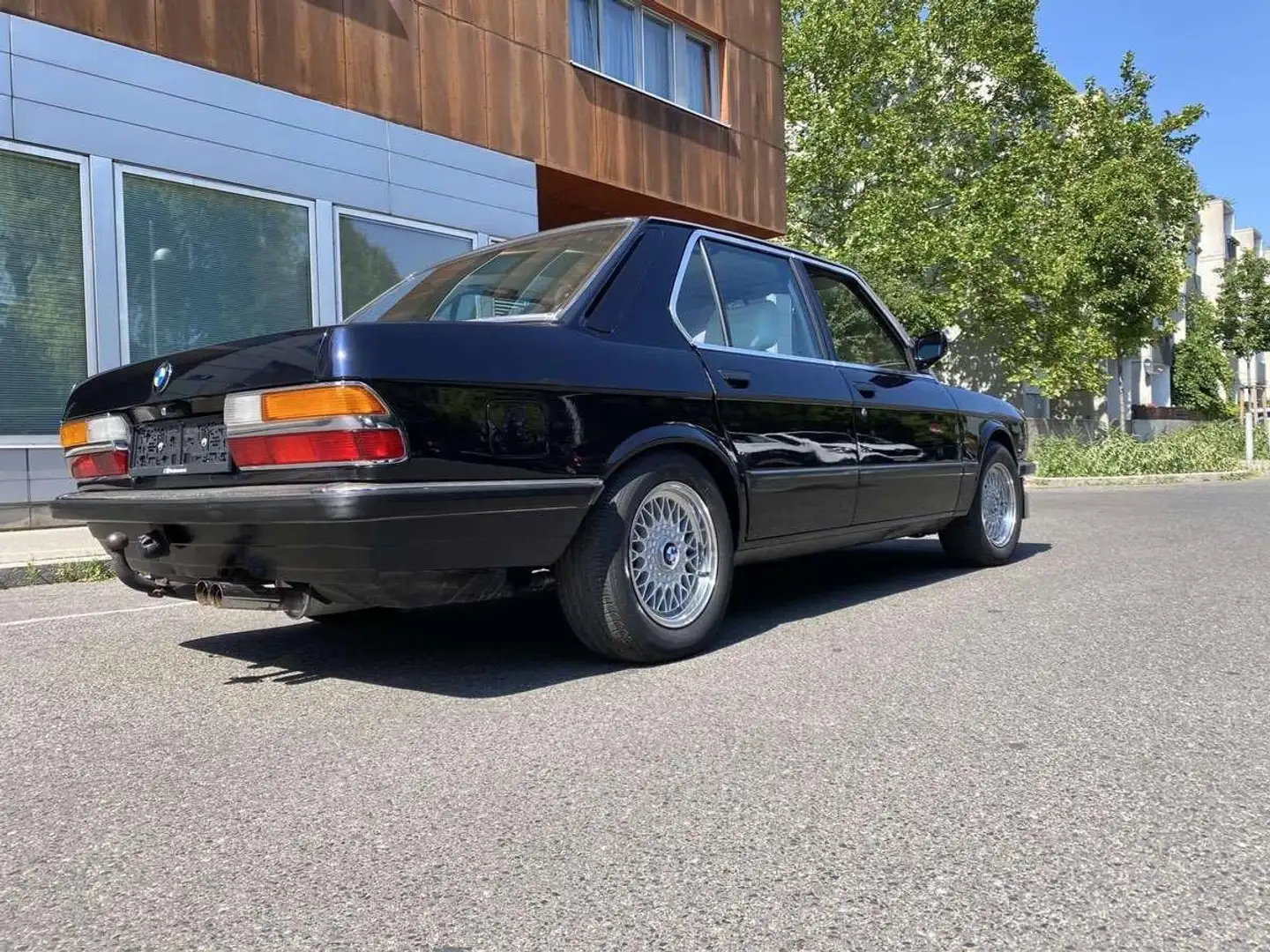 BMW 520 520i (E28) Чорний - 2