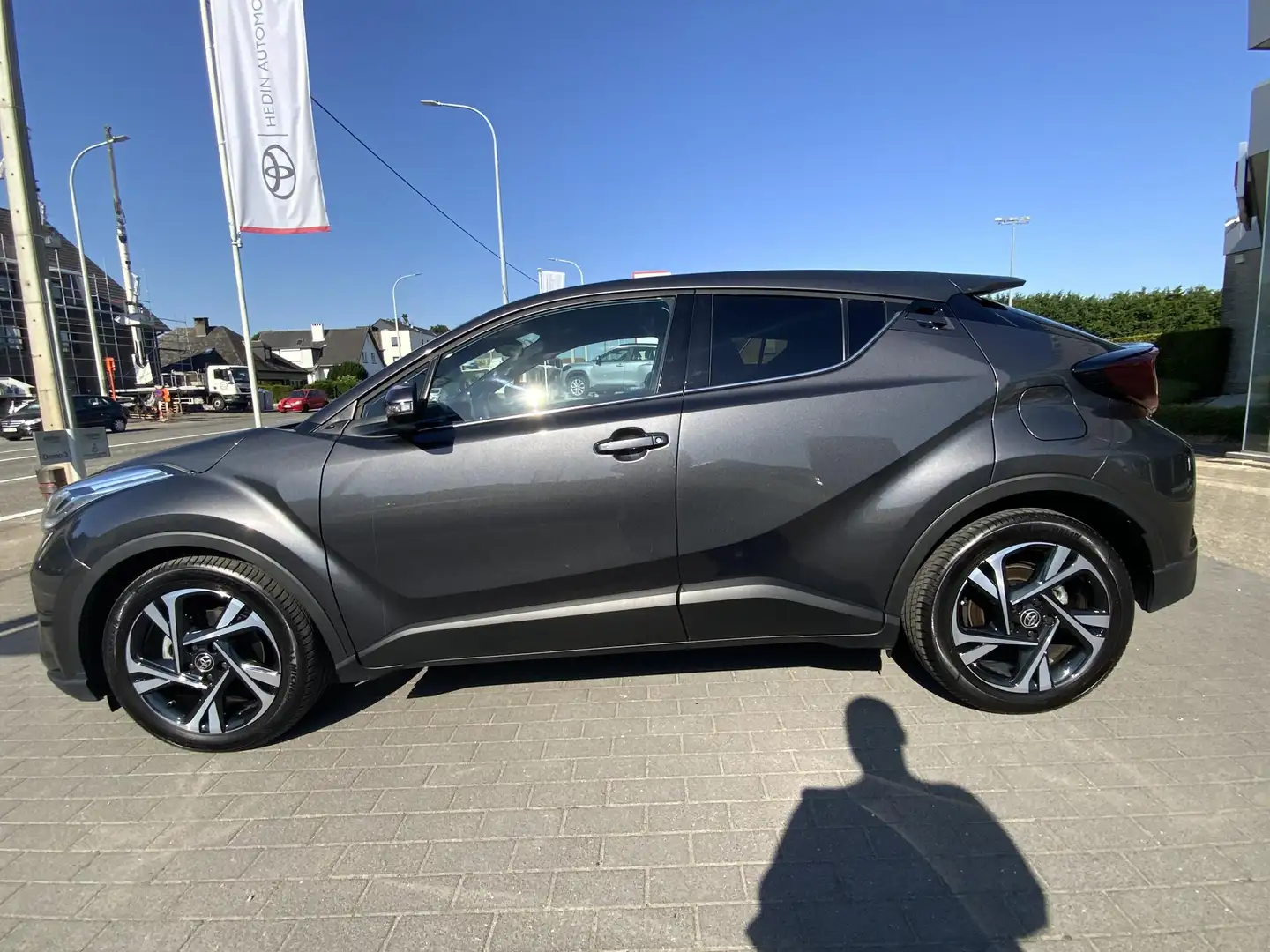 Toyota C-HR 1.8 VVT i-Hybrid C-Lub Mono-Tone E-CVT | Navigatie Grijs - 2