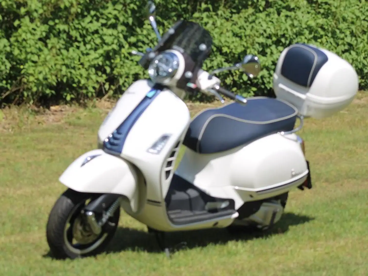 Piaggio GTS 300 Vespa GTS 300 ABS RST Yacht Club Alb - 2