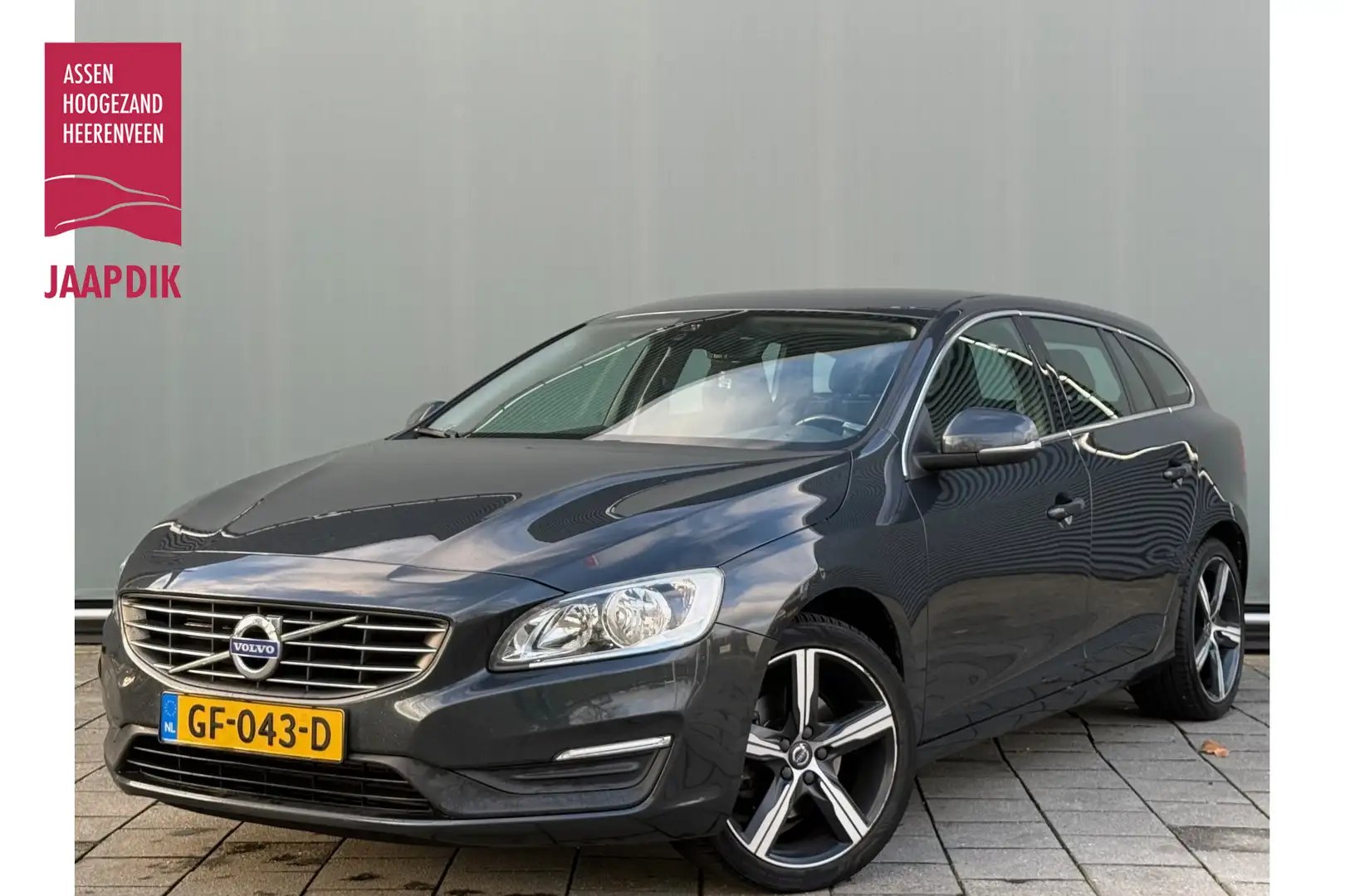 Volvo V60 BWJ 2015 | 1.6 D2 115PK Momentum AUTOMAAT | TREKHA Grau - 1