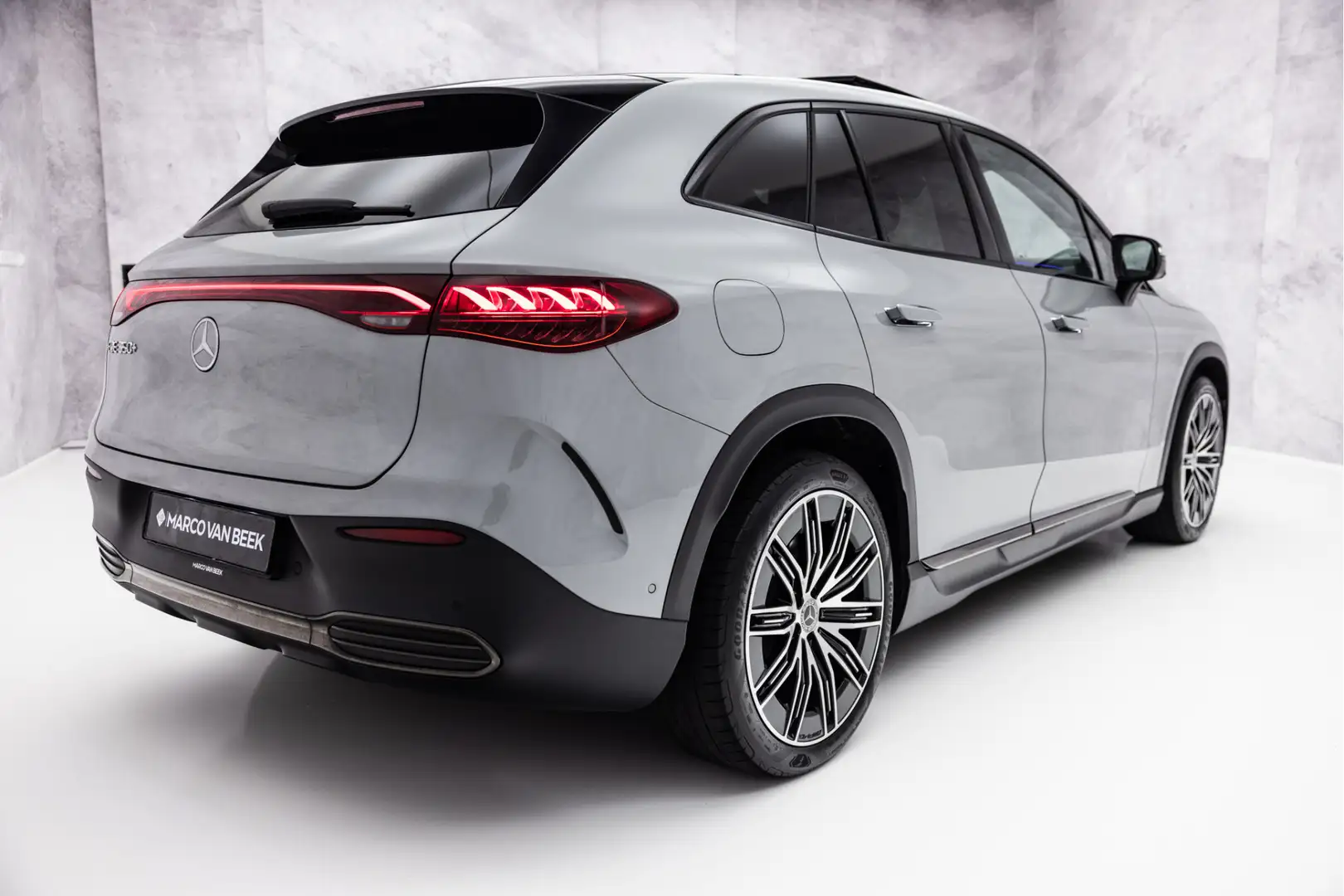 Mercedes-Benz EQE SUV 350+ Sport Edition 96 kWh | Pano | ACC | Alpinegri Grijs - 2