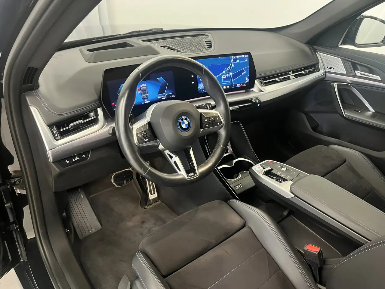 BMW iX1 xDrive30 *M-Sportpaket / Innovationspaket / AHV*, миниатюра 8