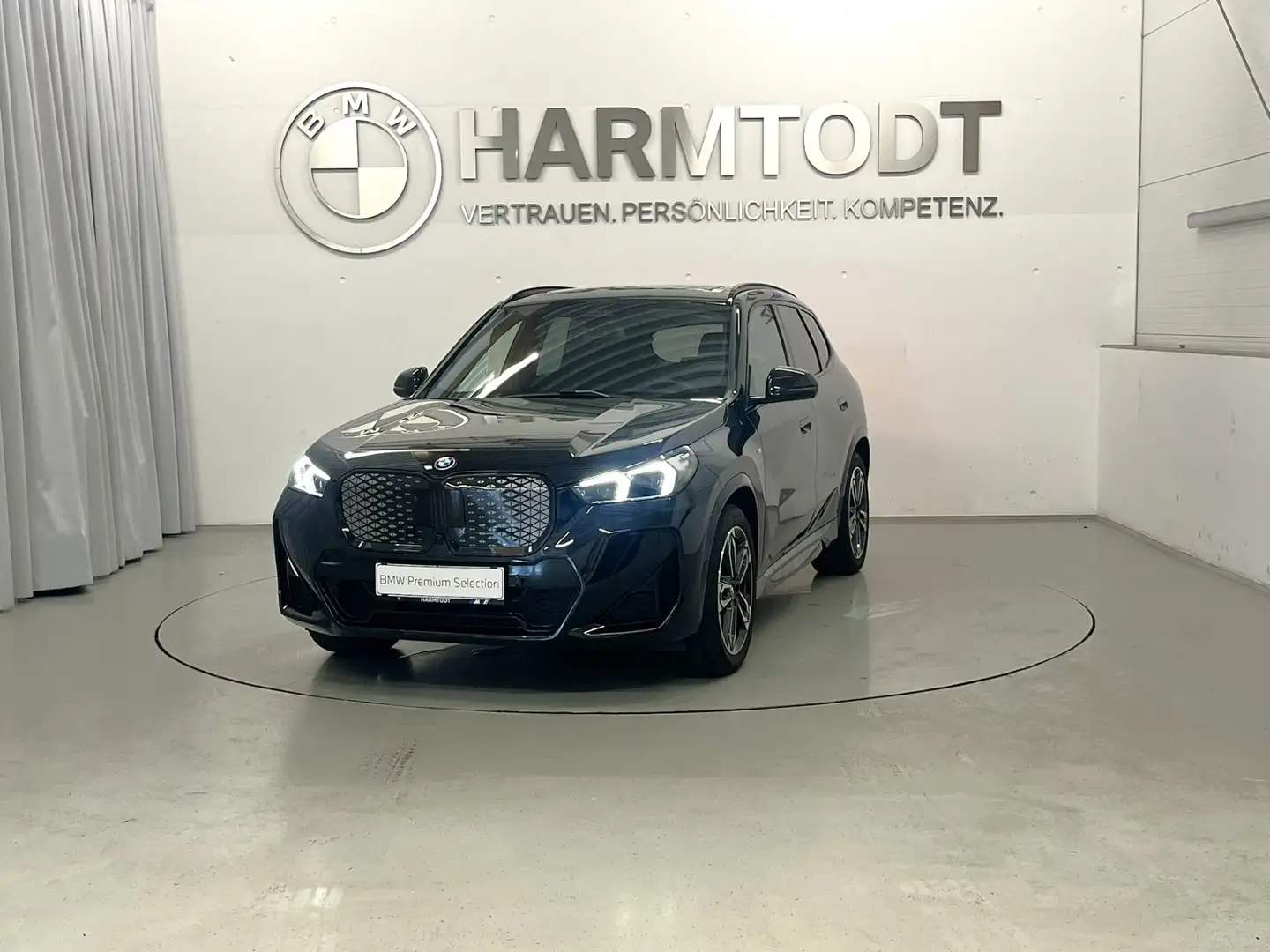 BMW iX1 xDrive30 *M-Sportpaket / Innovationspaket / AHV* Schwarz - 2