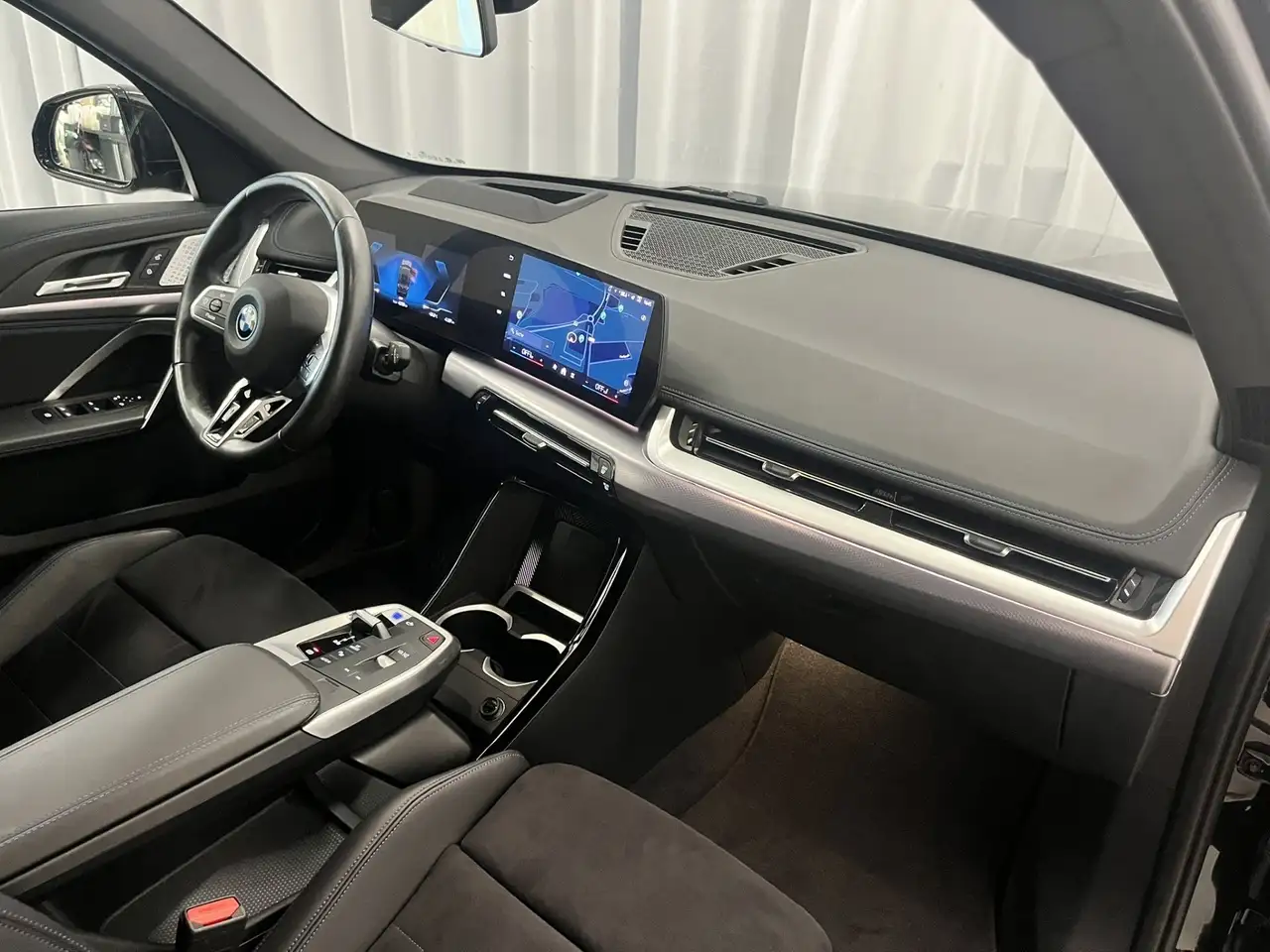 BMW iX1 xDrive30 *M-Sportpaket / Innovationspaket / AHV*, миниатюра 9