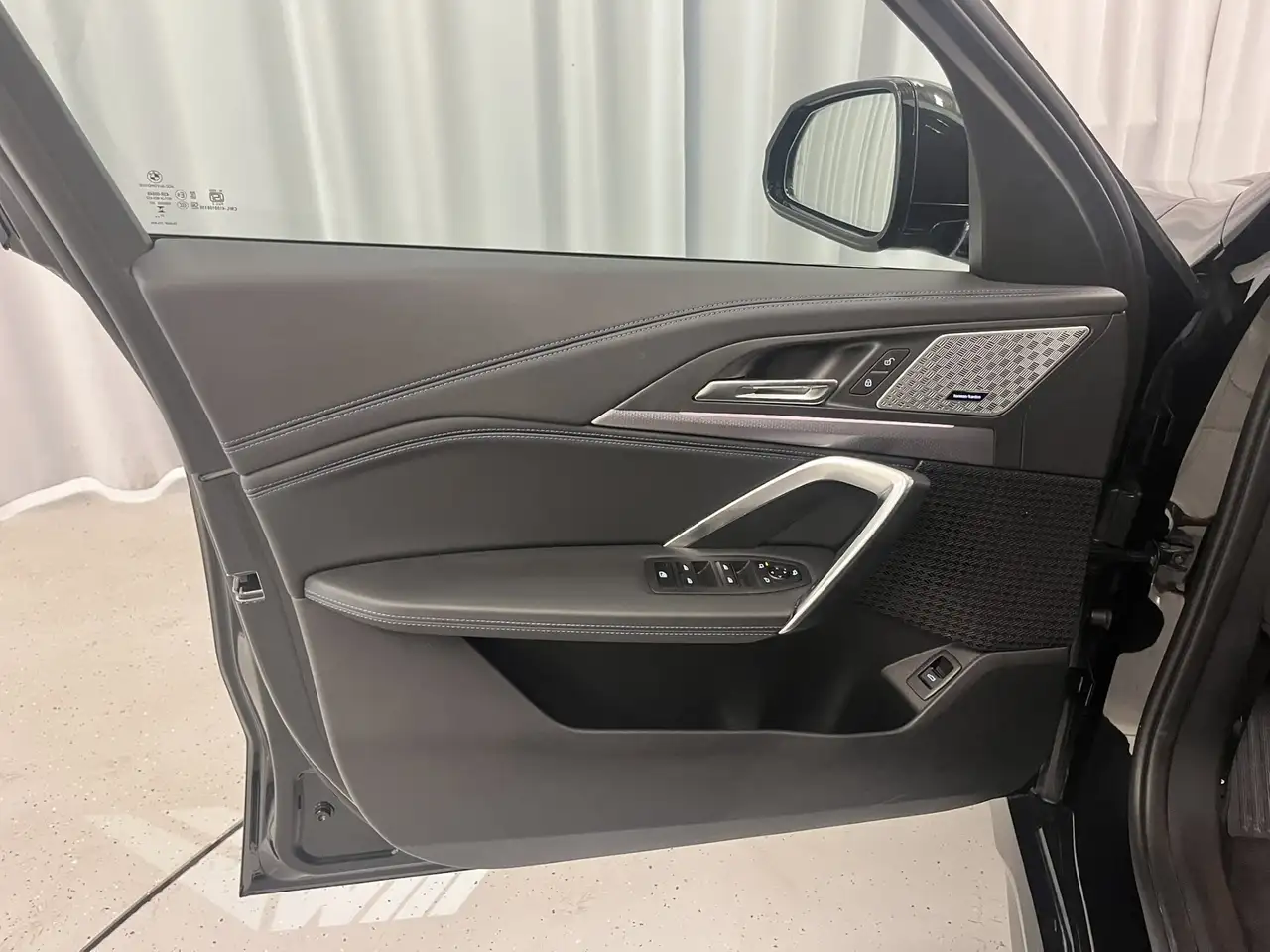 BMW iX1 xDrive30 *M-Sportpaket / Innovationspaket / AHV*, миниатюра 16