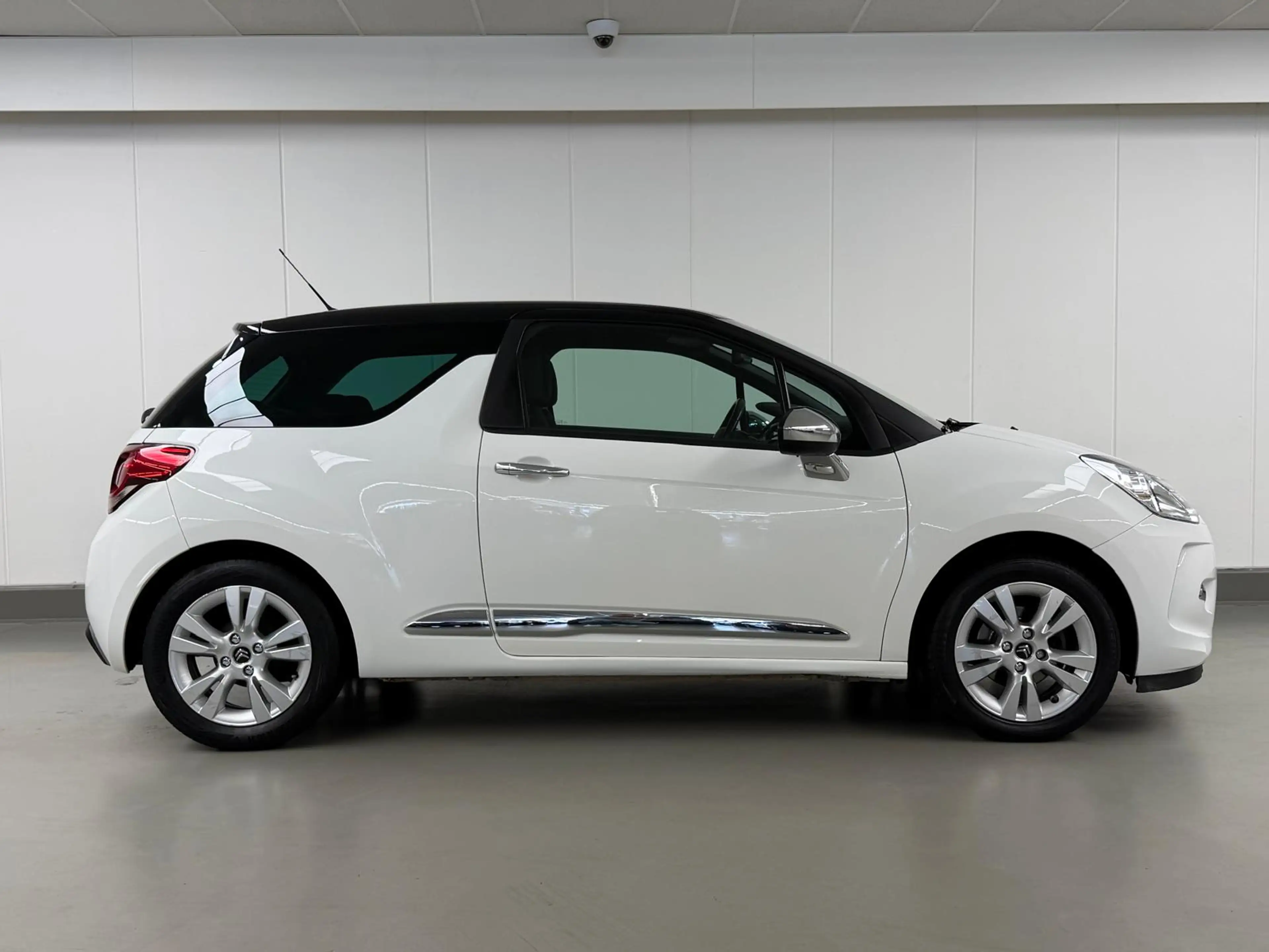 Citroen DS3 1.6 HDI 92 CV BUSINESS 1ere MAIN CLIM REG JA — photo 4