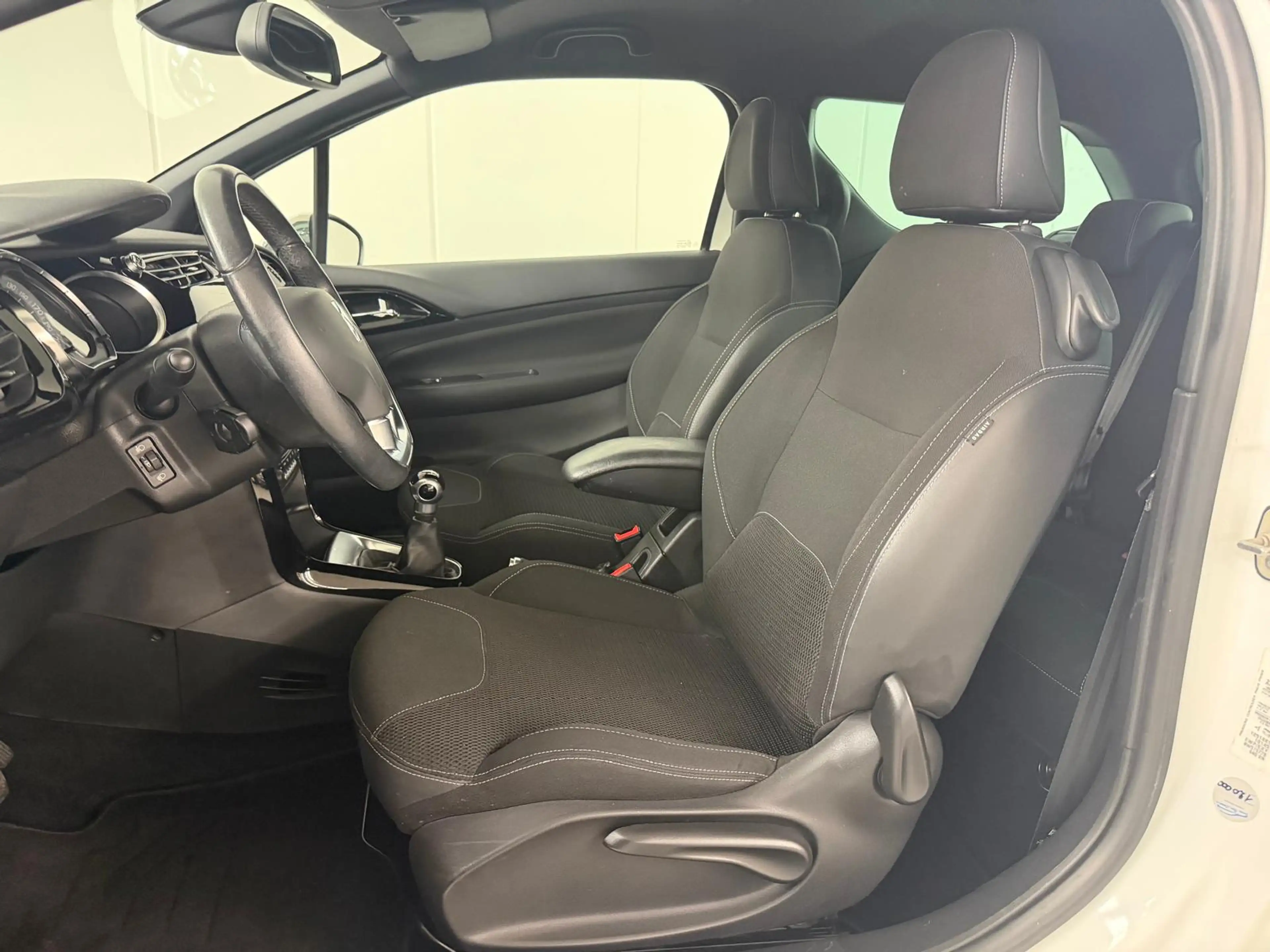 Citroen DS3 1.6 HDI 92 CV BUSINESS 1ere MAIN CLIM REG JA — photo 12