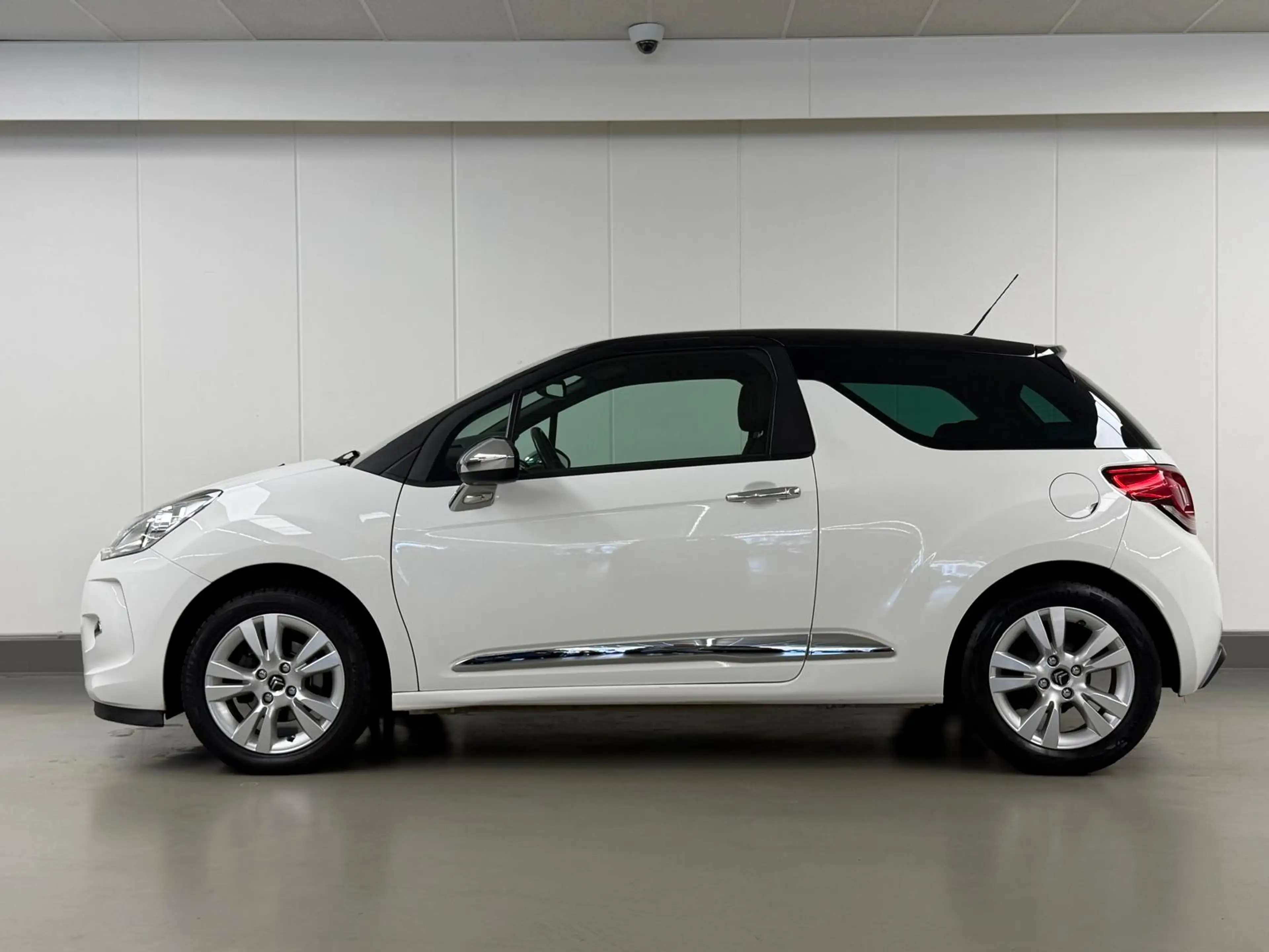 Citroen DS3 1.6 HDI 92 CV BUSINESS 1ere MAIN CLIM REG JA — photo 2