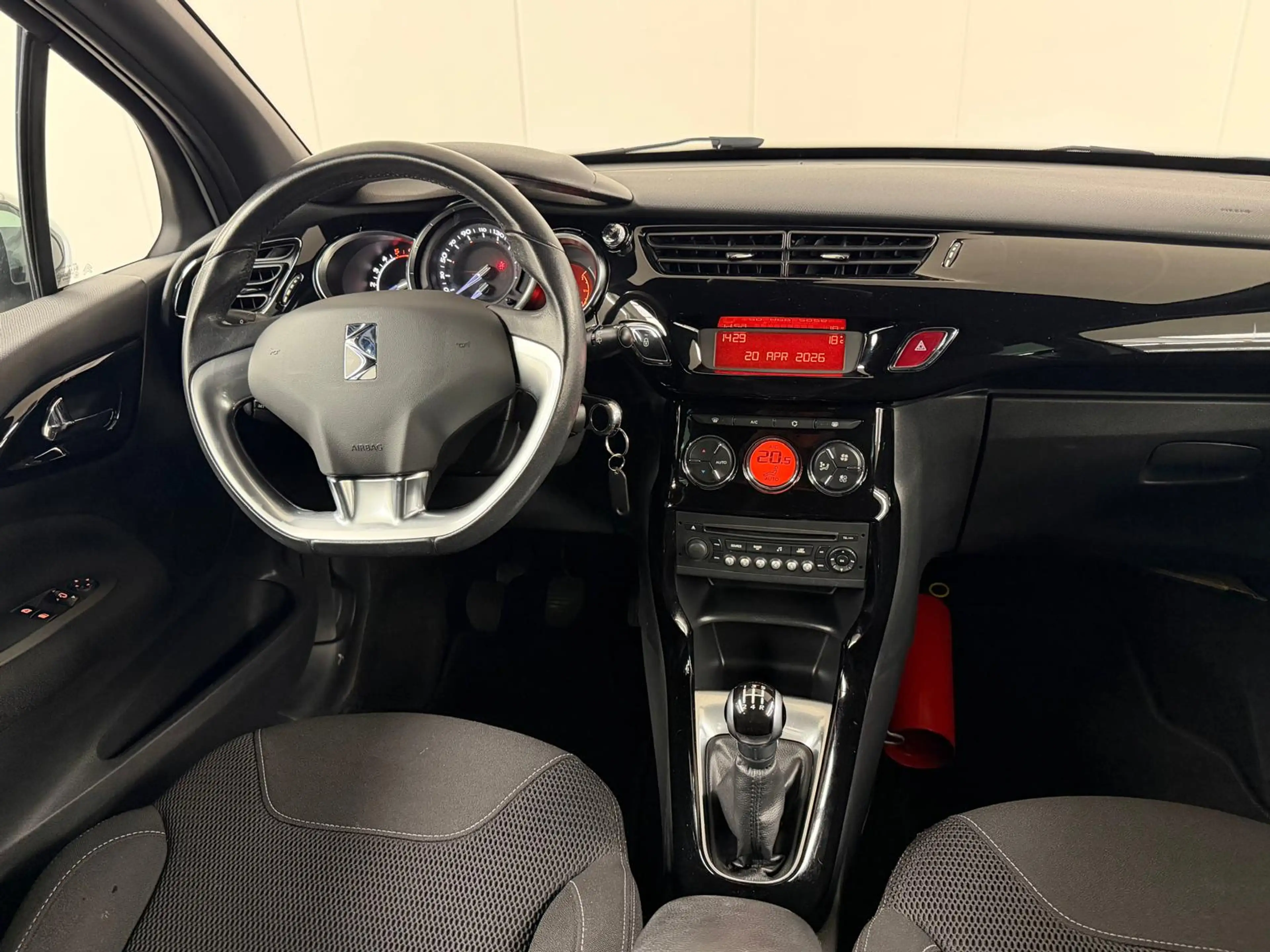 Citroen DS3 1.6 HDI 92 CV BUSINESS 1ere MAIN CLIM REG JA — photo 7