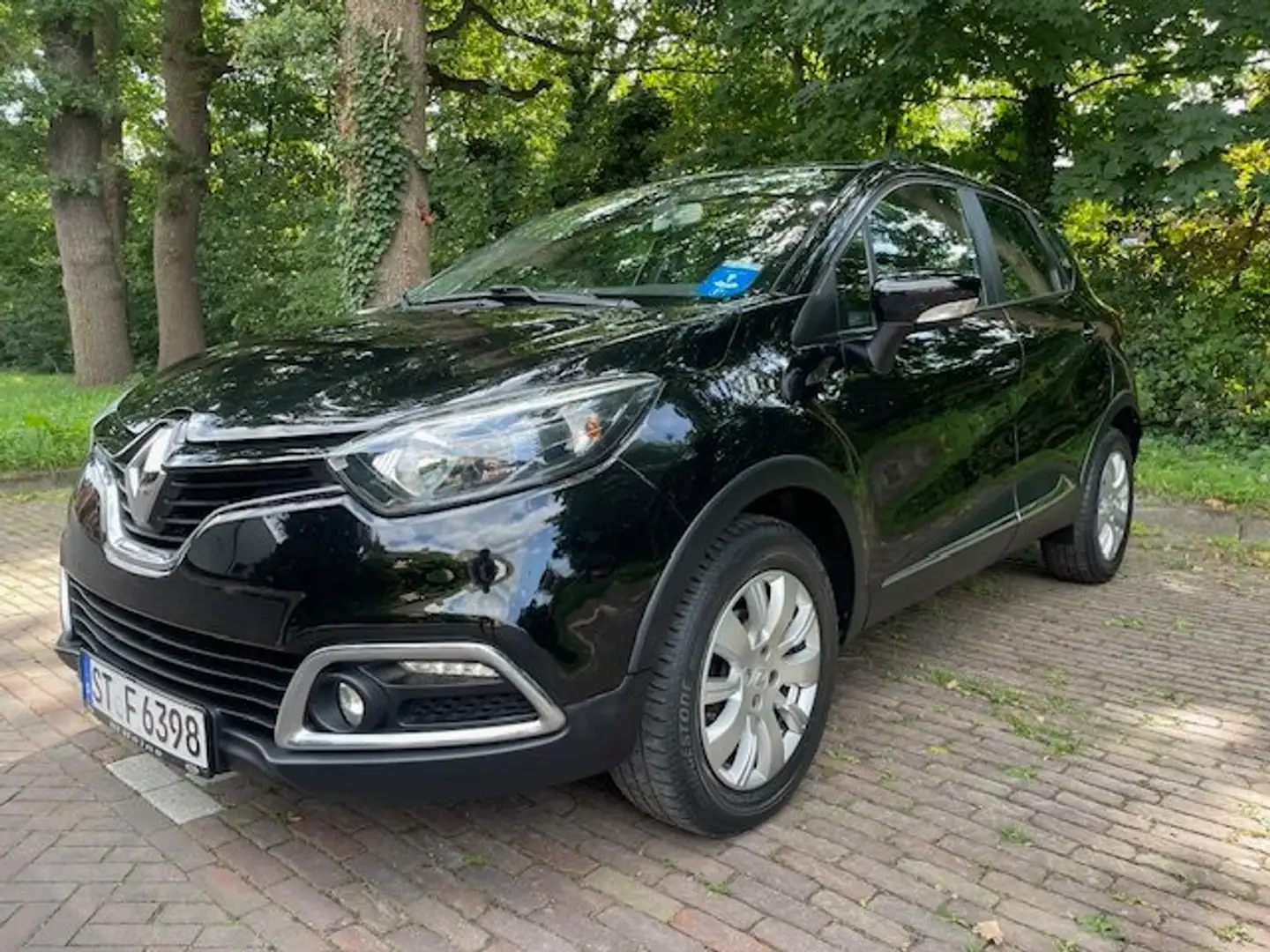 Renault Captur TCE 90 LIFE Fekete - 1
