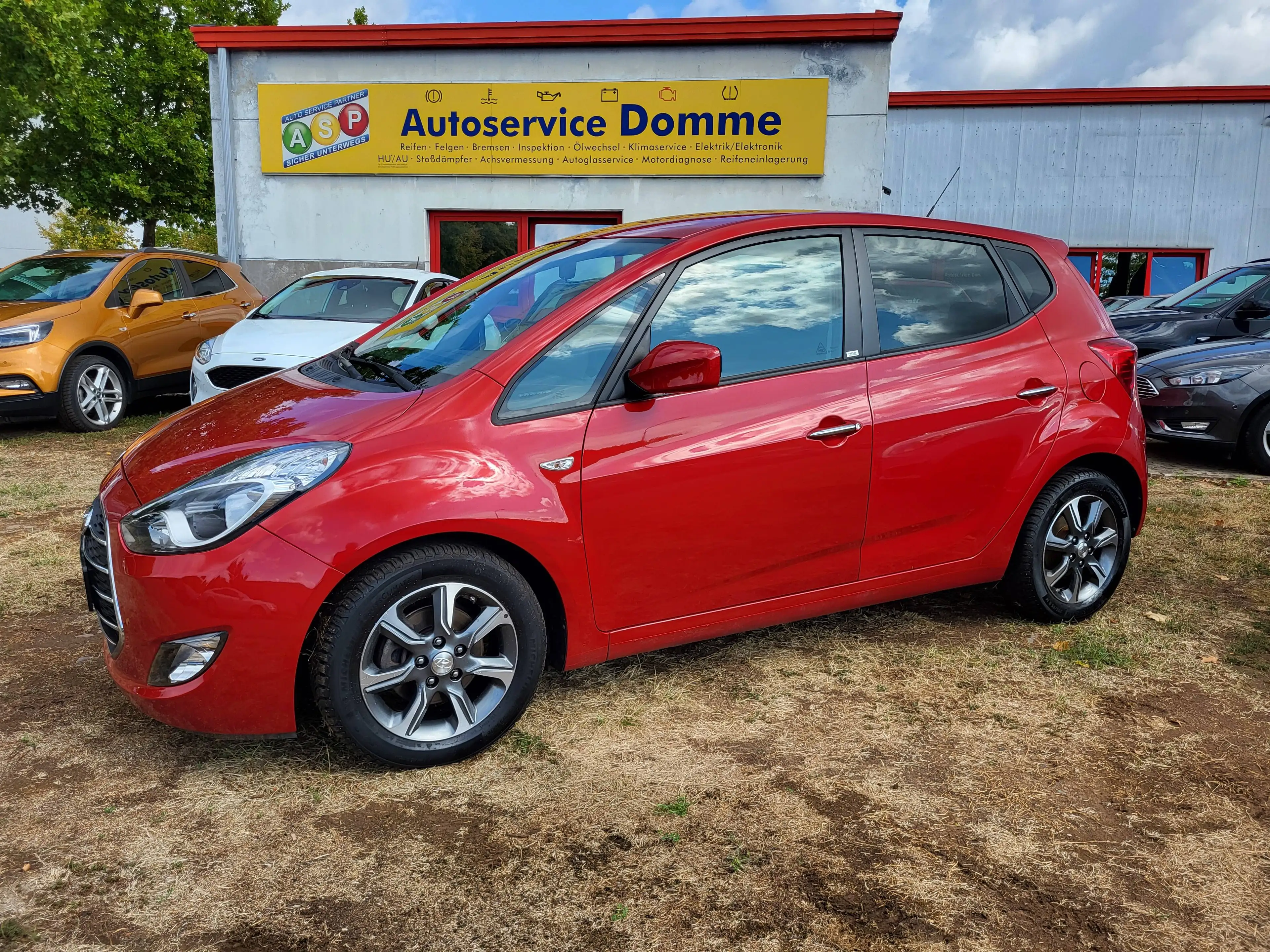 Hyundai iX20 blue Passion — photo 3