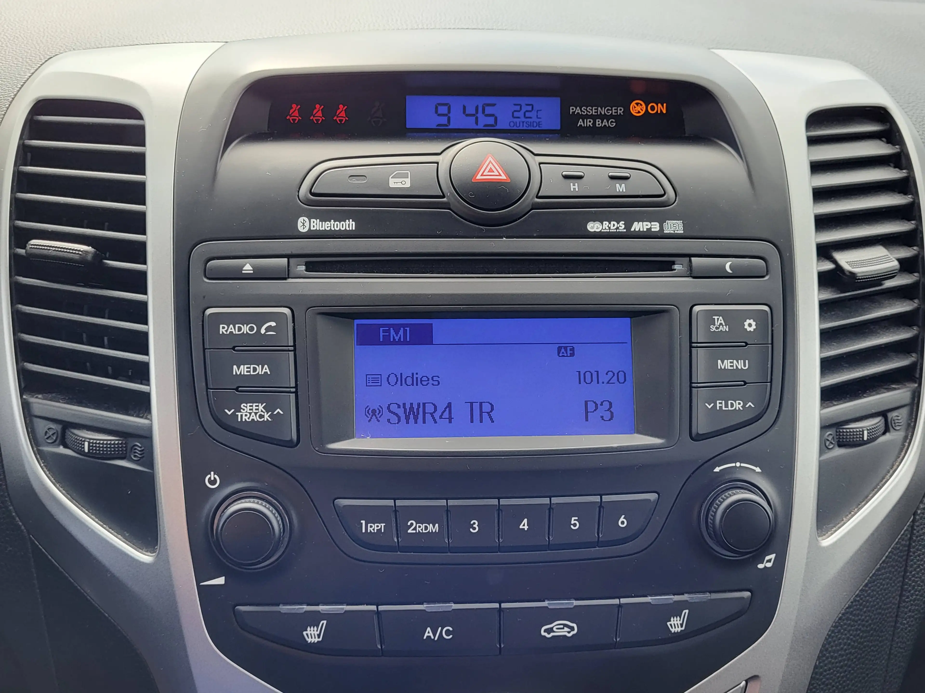 Hyundai iX20 blue Passion — photo 9