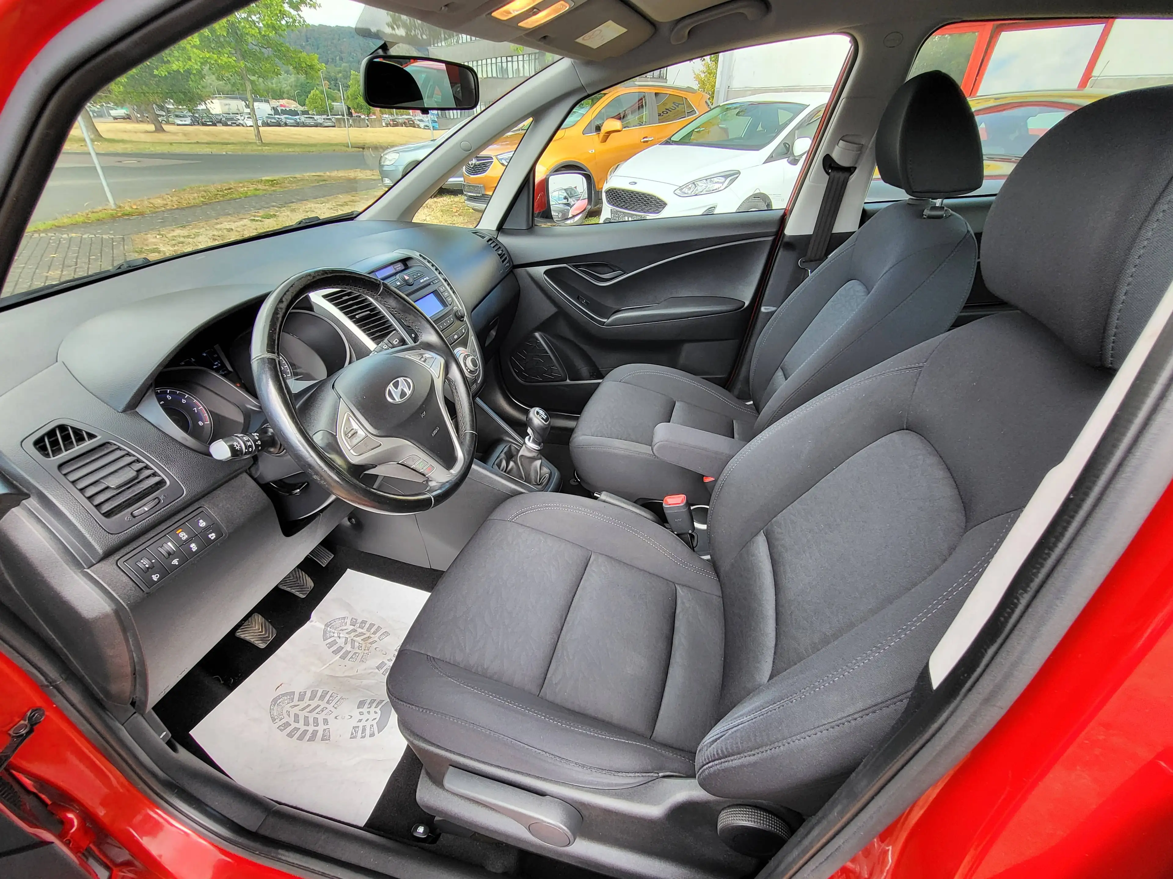Hyundai iX20 blue Passion — photo 12