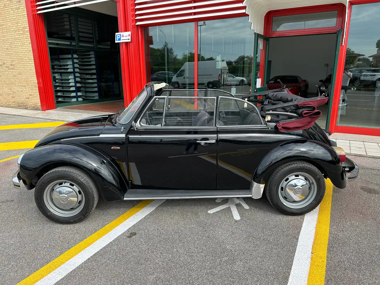 Volkswagen Beetle 1303 CABRIO, RESTAURATA COMPLETAMENTE! TARGA NERA!, foto 3