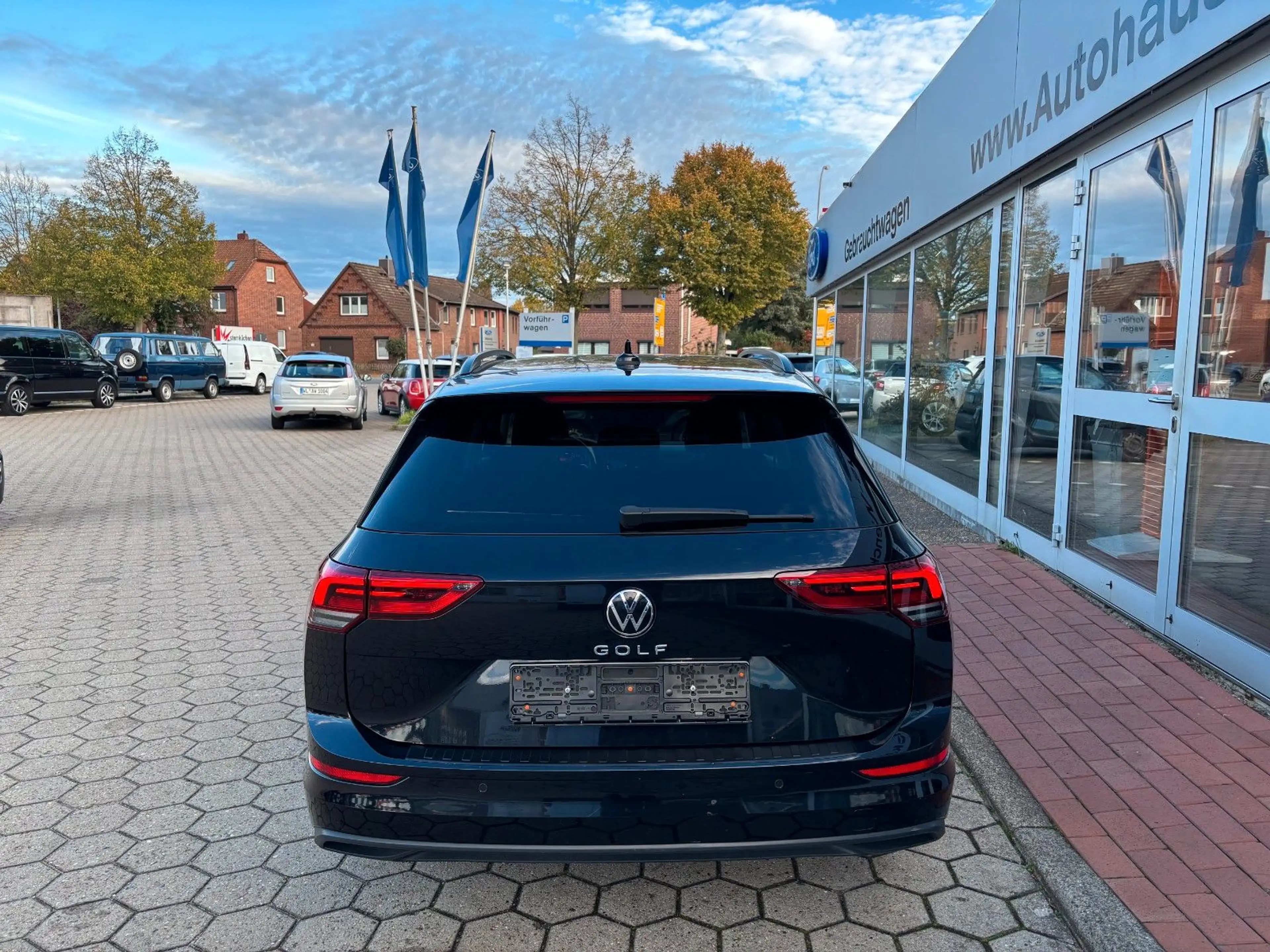 Volkswagen Golf VIII Variant Life*AUTOM*NAVI*AHK — photo 6