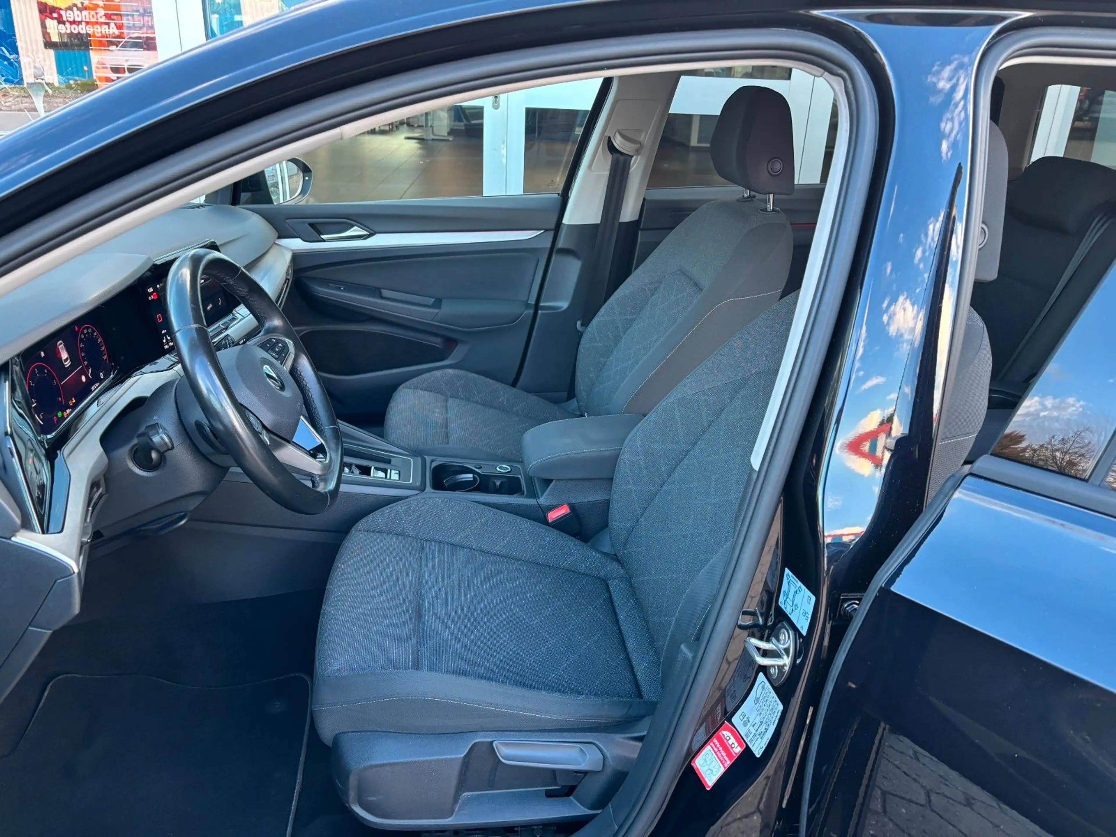 Volkswagen Golf VIII Variant Life*AUTOM*NAVI*AHK — photo 12