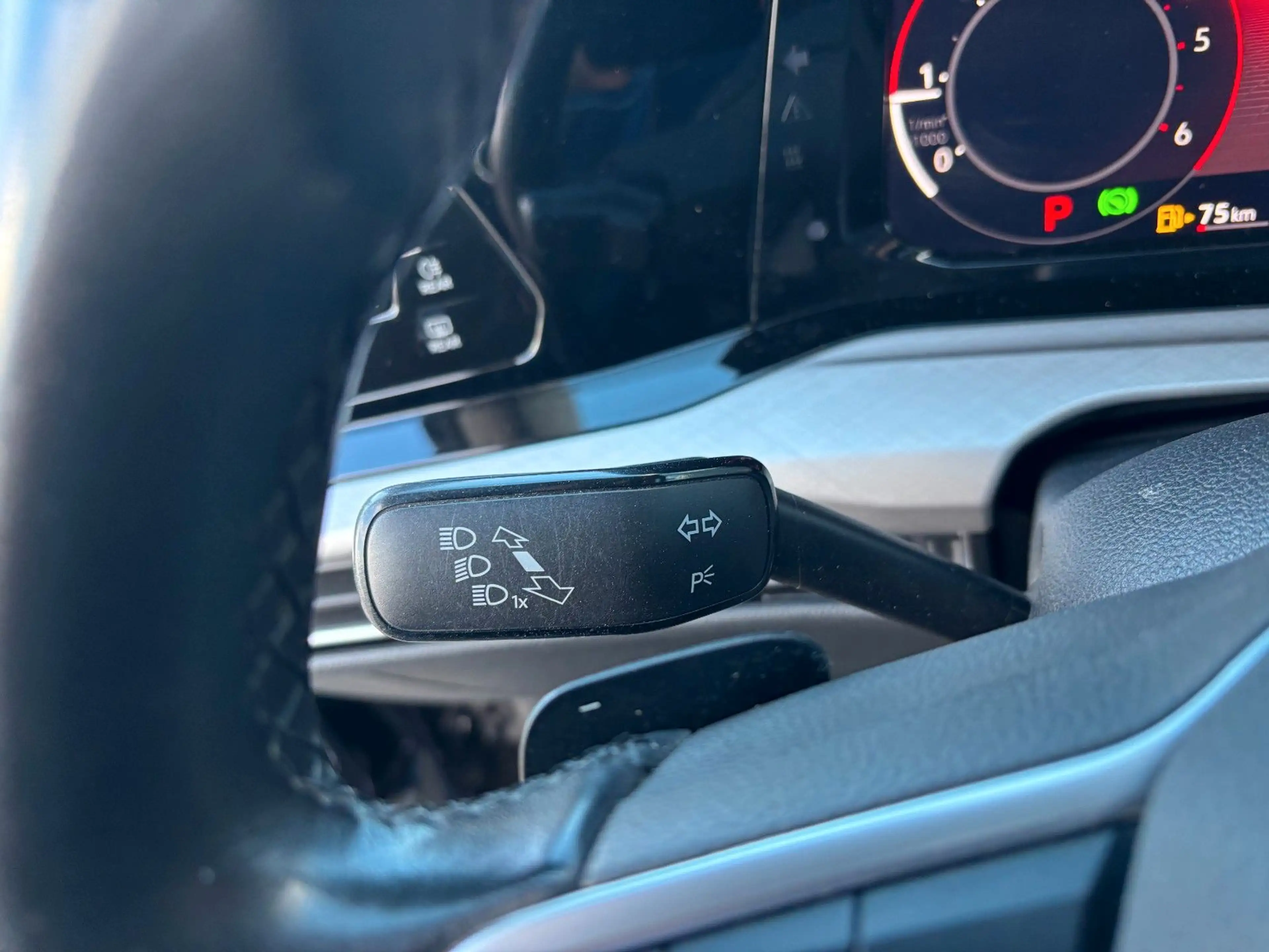 Volkswagen Golf VIII Variant Life*AUTOM*NAVI*AHK — photo 21