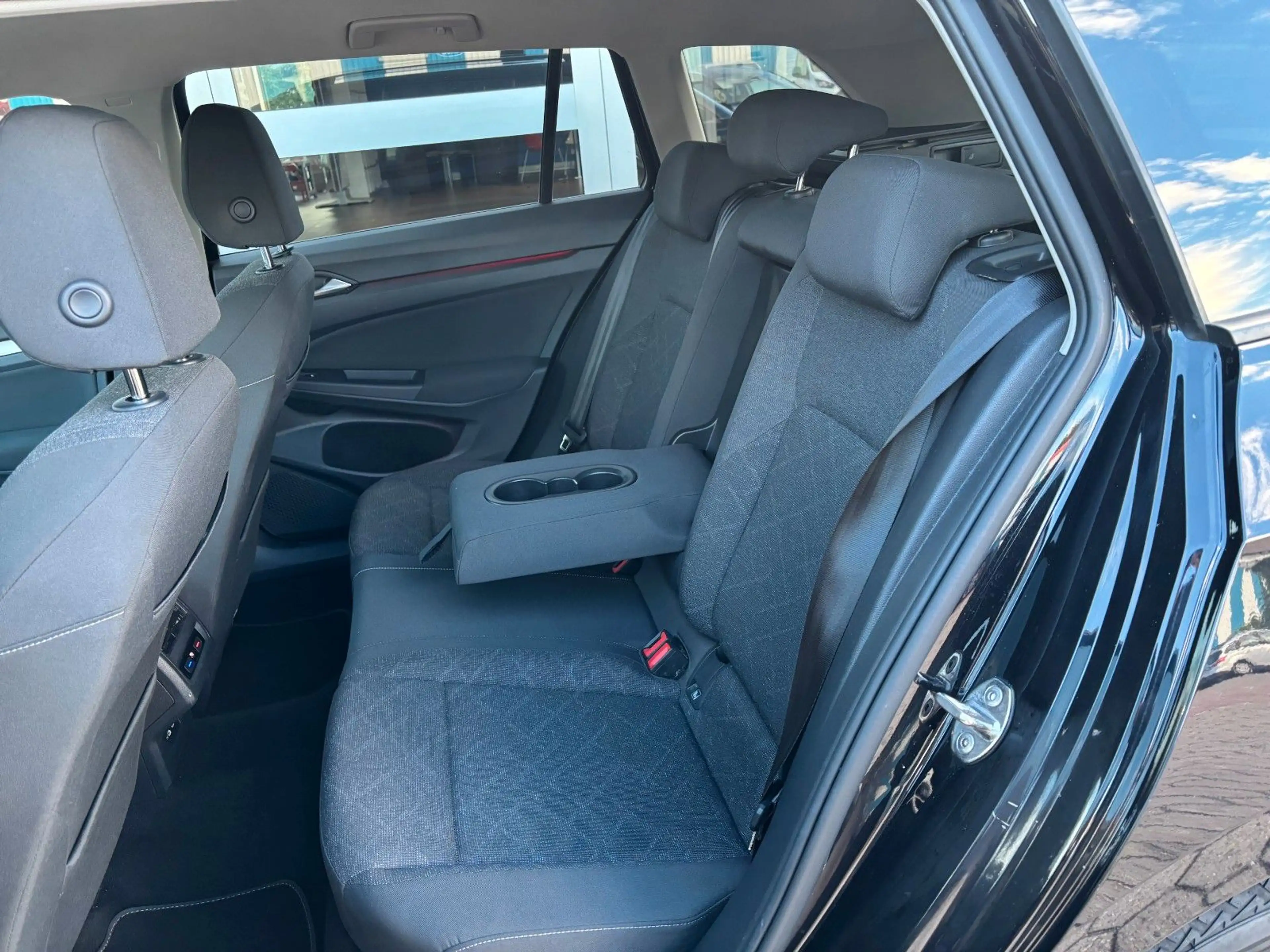 Volkswagen Golf VIII Variant Life*AUTOM*NAVI*AHK — photo 11