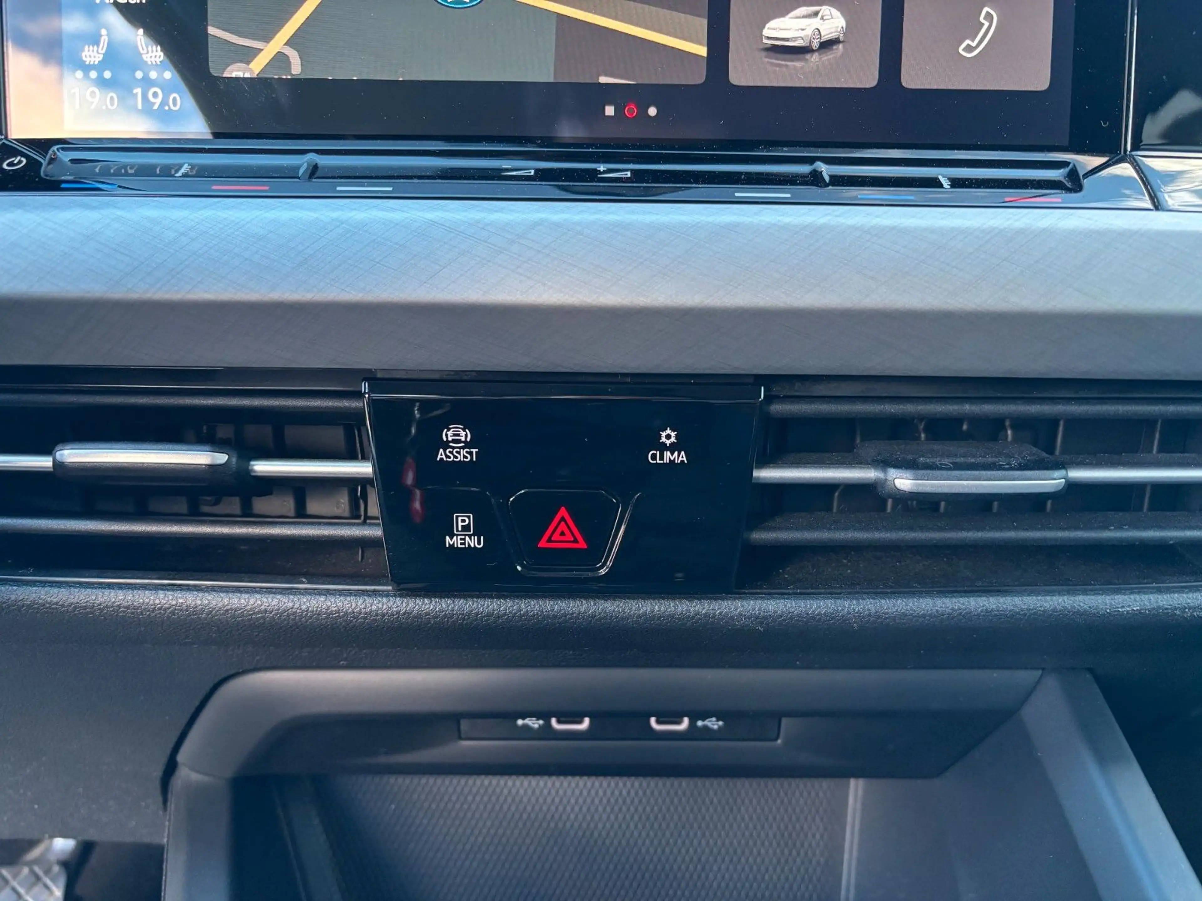 Volkswagen Golf VIII Variant Life*AUTOM*NAVI*AHK — photo 24