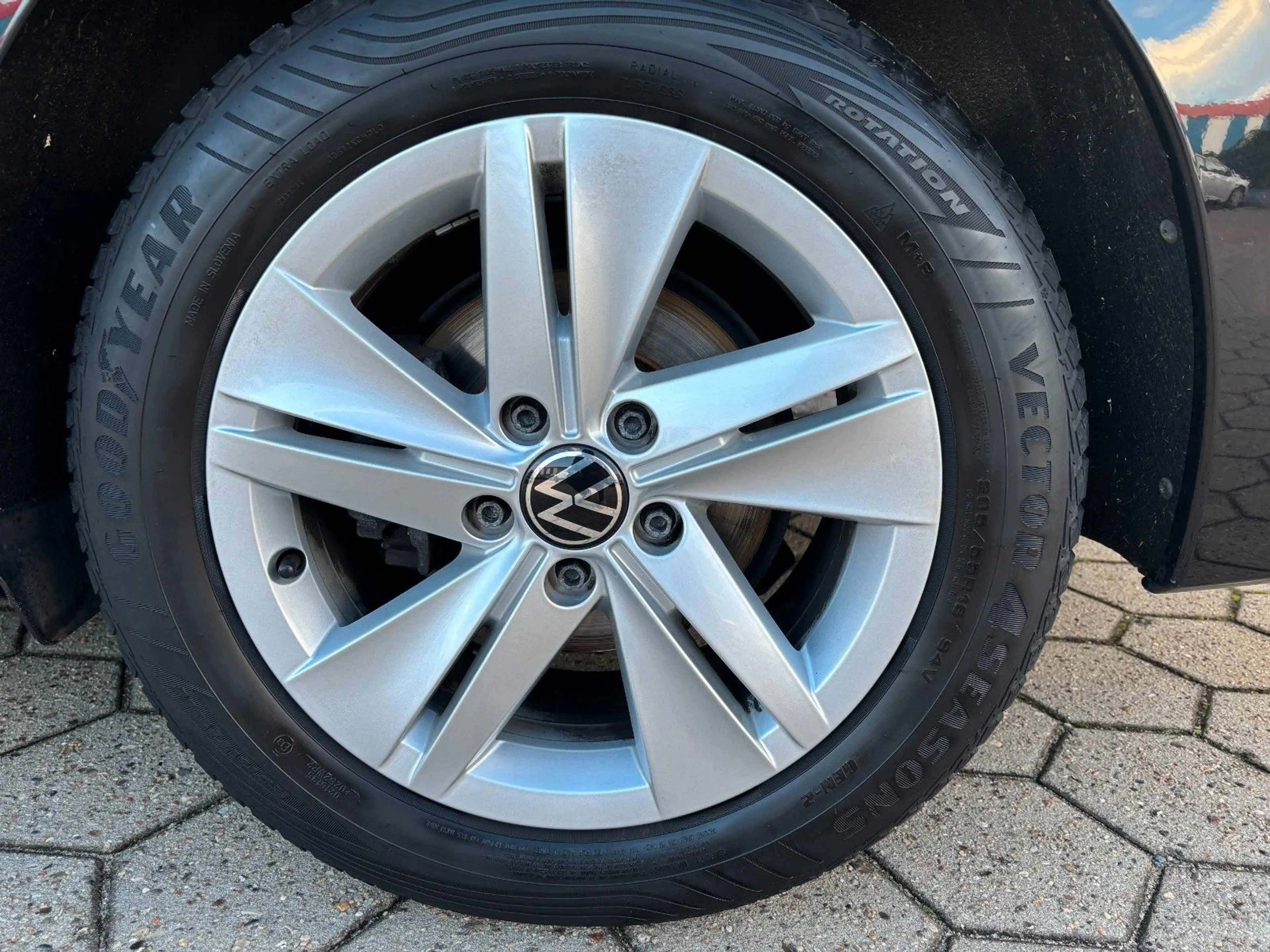 Volkswagen Golf VIII Variant Life*AUTOM*NAVI*AHK — photo 8
