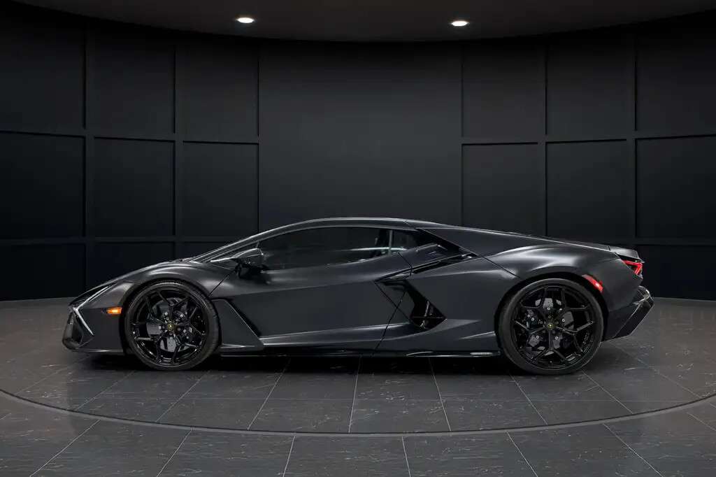 2024 Lamborghini Revuelto