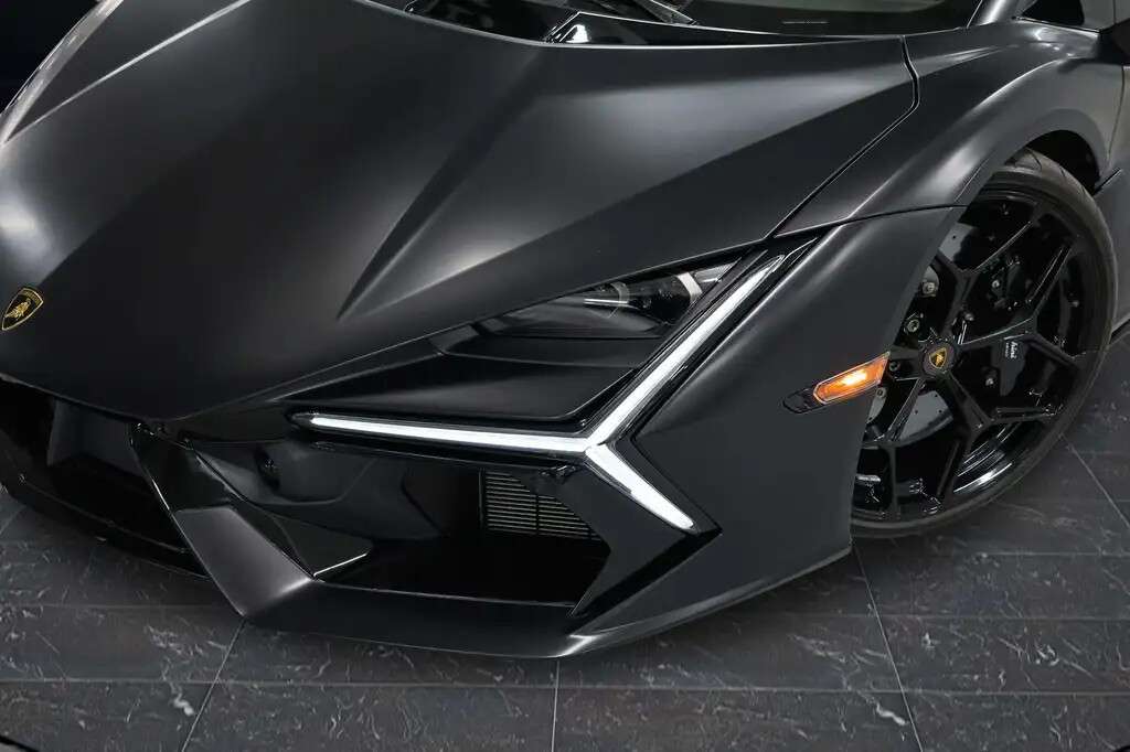 2024 Lamborghini Revuelto