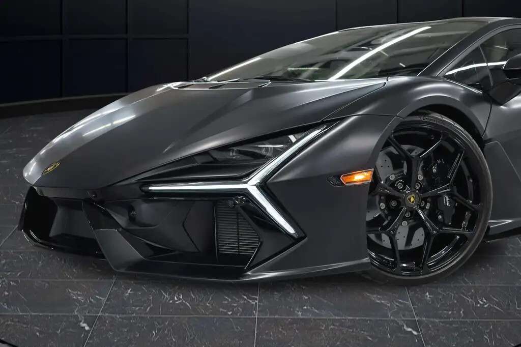 2024 Lamborghini Revuelto