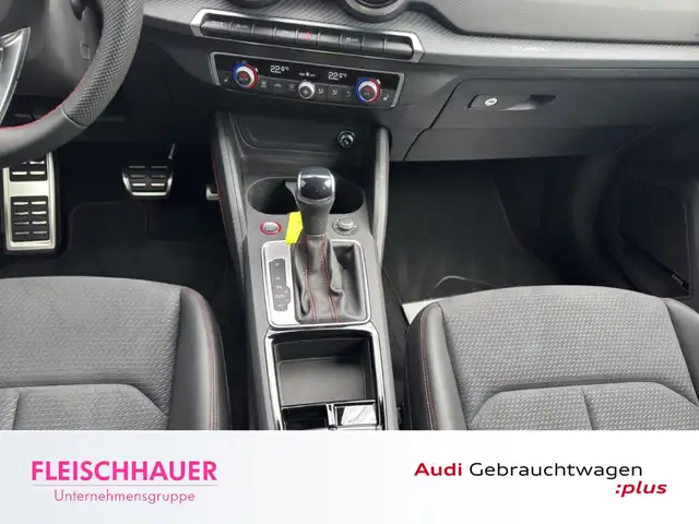 Audi SQ2 view 15