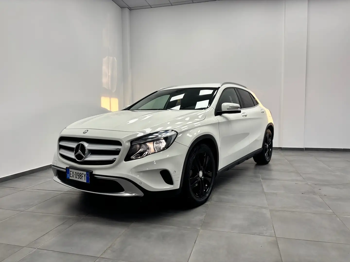 Mercedes-Benz GLA 200 GLA-X156 2014 d (cdi) Executive auto Bianco - 1