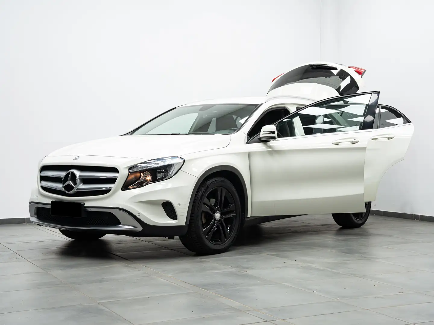 Mercedes-Benz GLA 200 GLA-X156 2014 d (cdi) Executive auto Weiß - 2