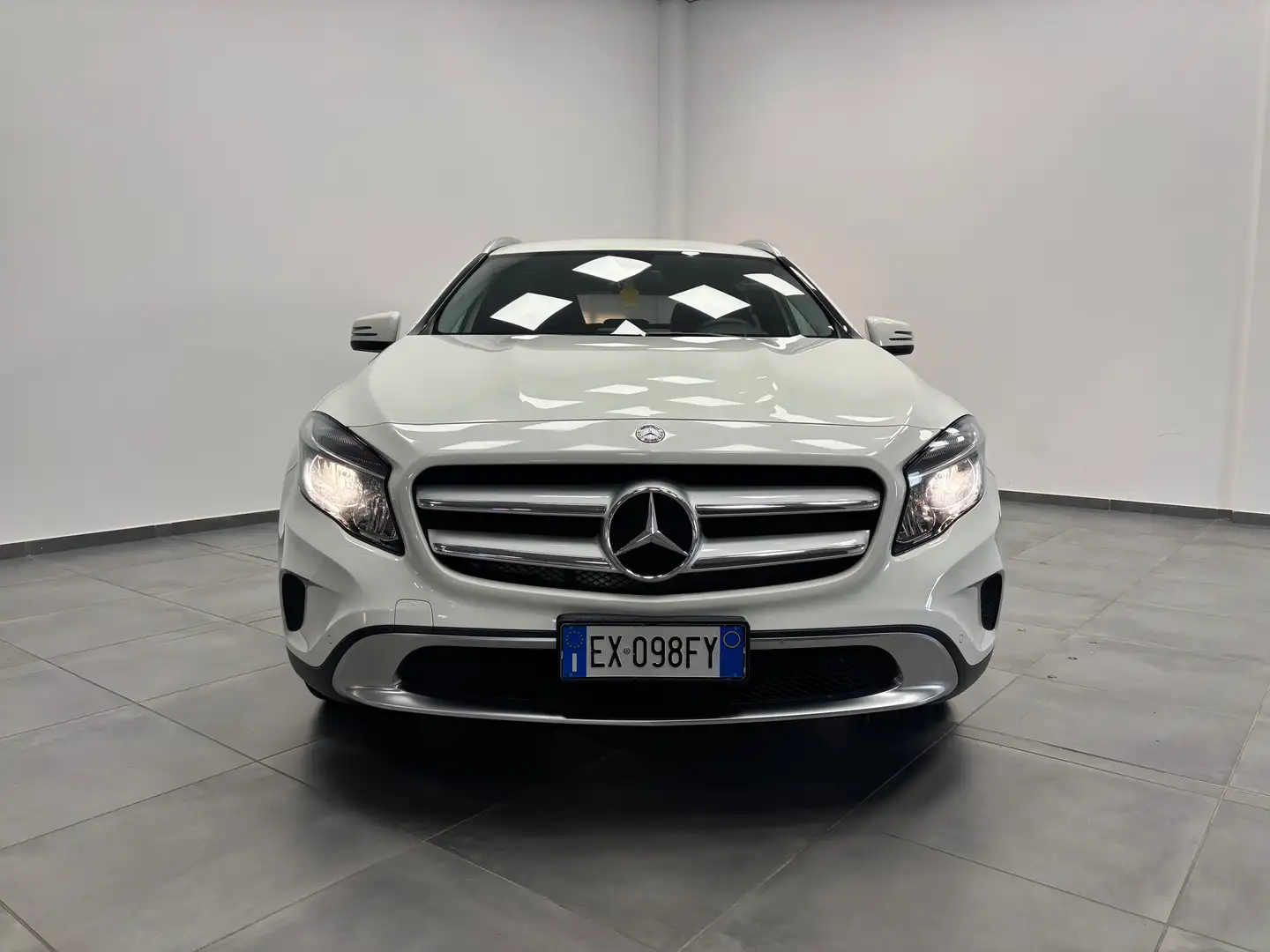 Mercedes-Benz GLA 200 GLA-X156 2014 d (cdi) Executive auto Bianco - 2