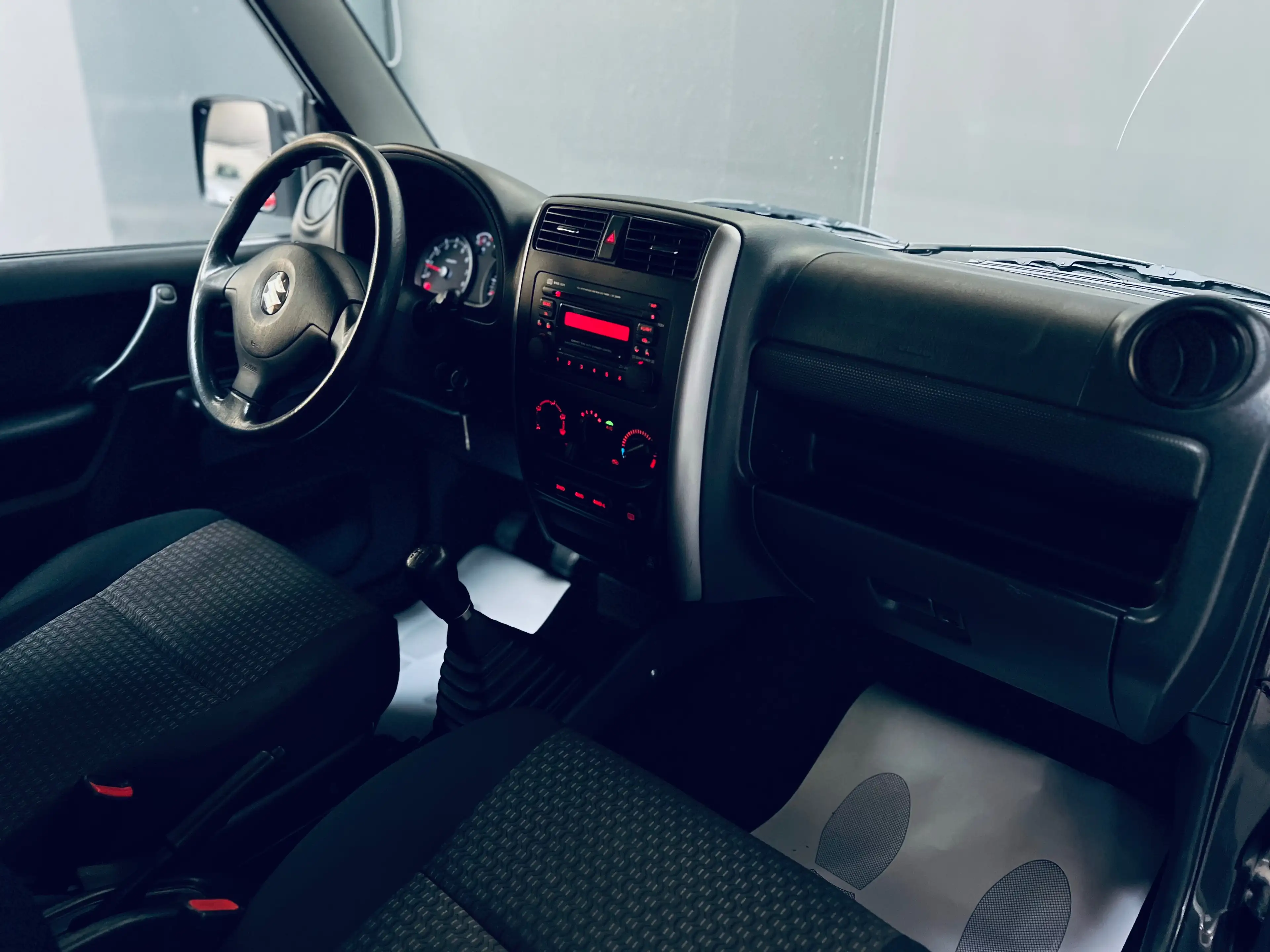 Suzuki Jimny 1.3i **CLIMATISATION**CARNET COMPLET** — photo 7