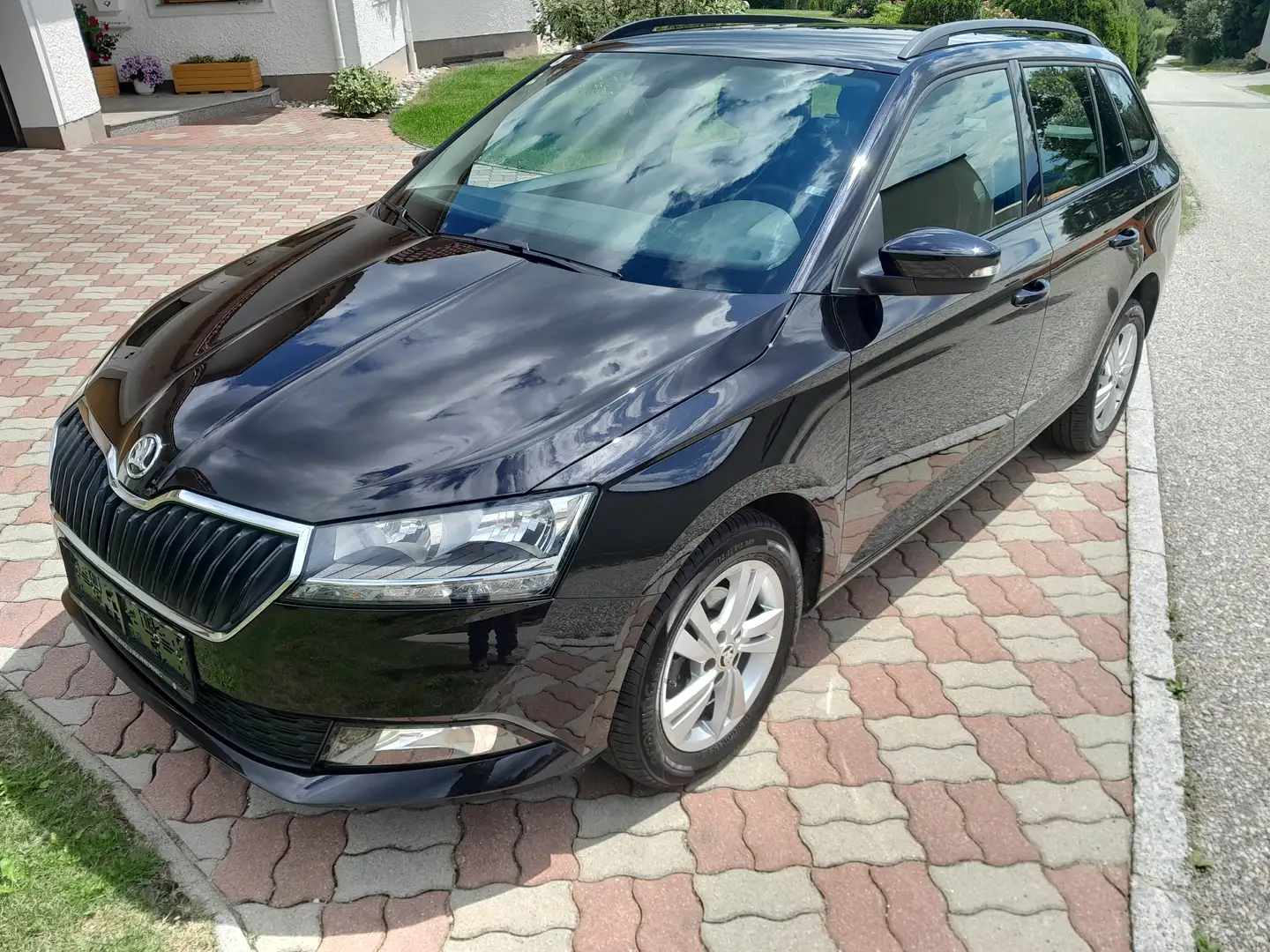 Skoda Fabia Fabia Combi Ambition 1,0 TSI Ambition Schwarz - 1