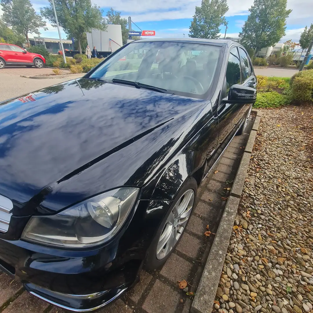 Mercedes-Benz 180 Schwarz - 2