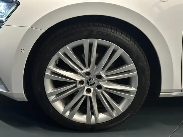 Skoda Superb view 9