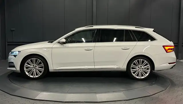 Skoda Superb view 2