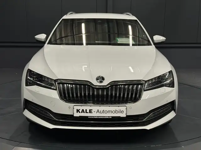 Skoda Superb view 8
