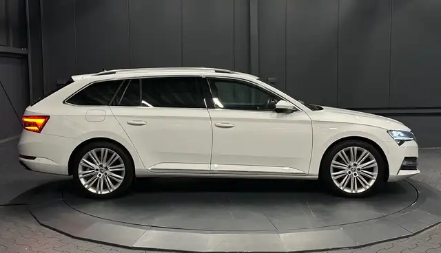 Skoda Superb view 6