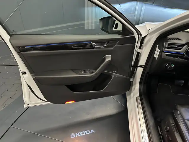 Skoda Superb view 13