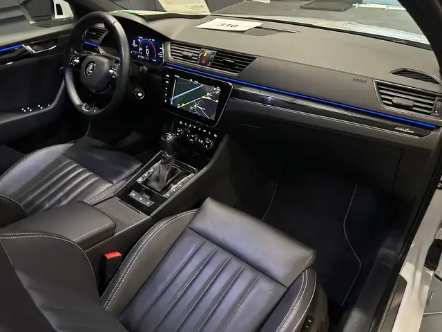 Skoda Superb view 11