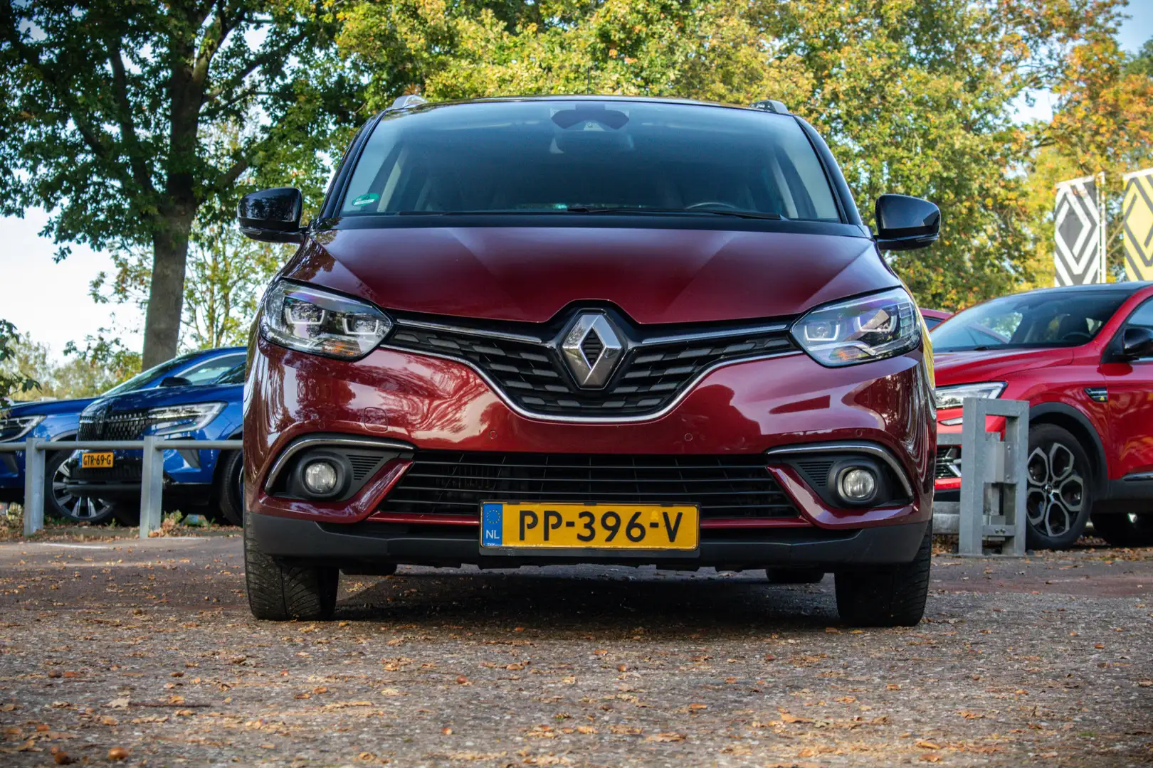 Renault Grand Scenic dCi 160 EDC Bose | Trekhaak | Achteruitrijcamera | Rood - 2
