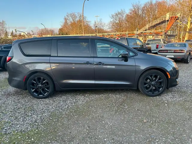 Chrysler Pacifica Chrysler Touring Plus S  20" Felgen Monitor