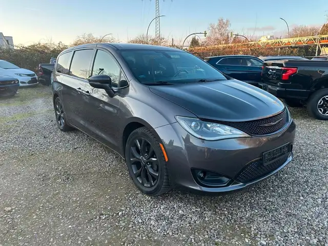 Chrysler Pacifica Chrysler Touring Plus S  20" Felgen Monitor