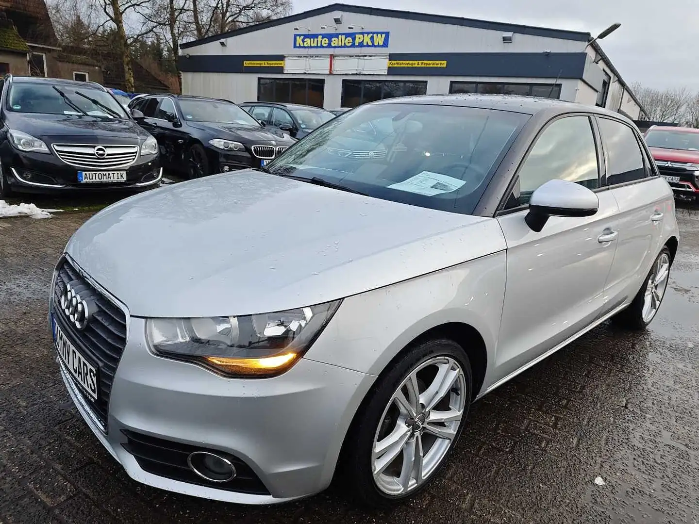 Audi A1 Sportback 1.2 TFSI S line edition Silber - 1