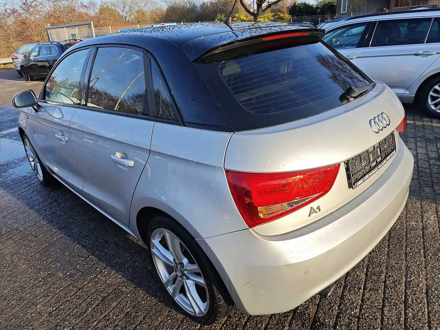 Audi A1 Sportback 1.2 TFSI S line edition Silber - 2