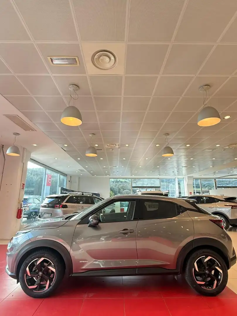 Nissan Juke 1.6 HEV N-Connecta Grau - 2