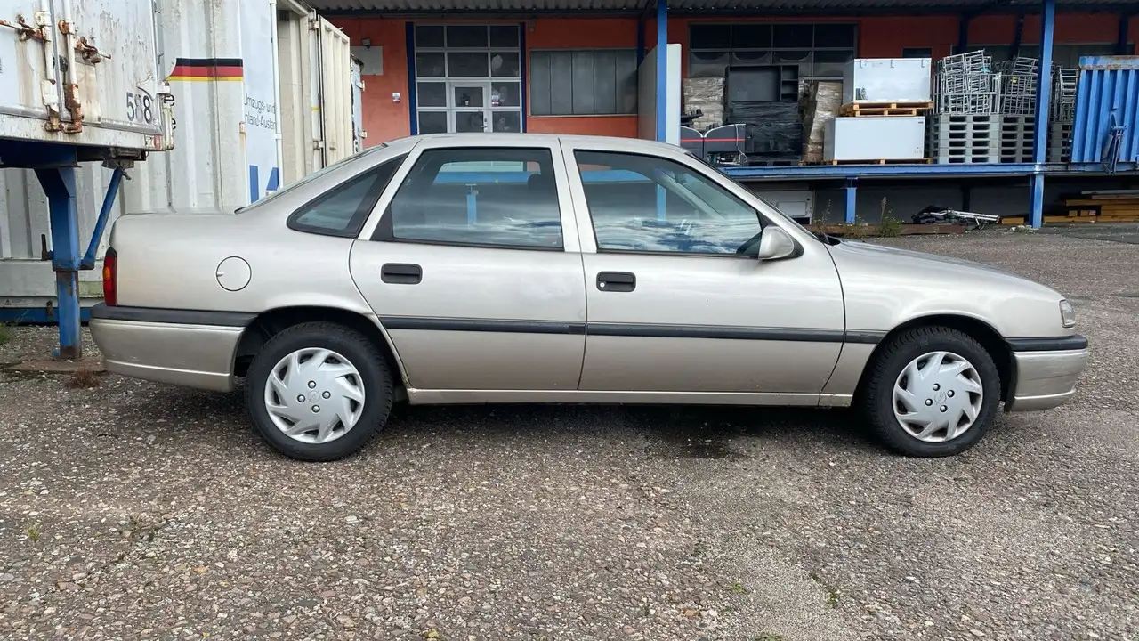Opel Vectra A - AUTOM. 2.0 - 4/5trg, foto 2