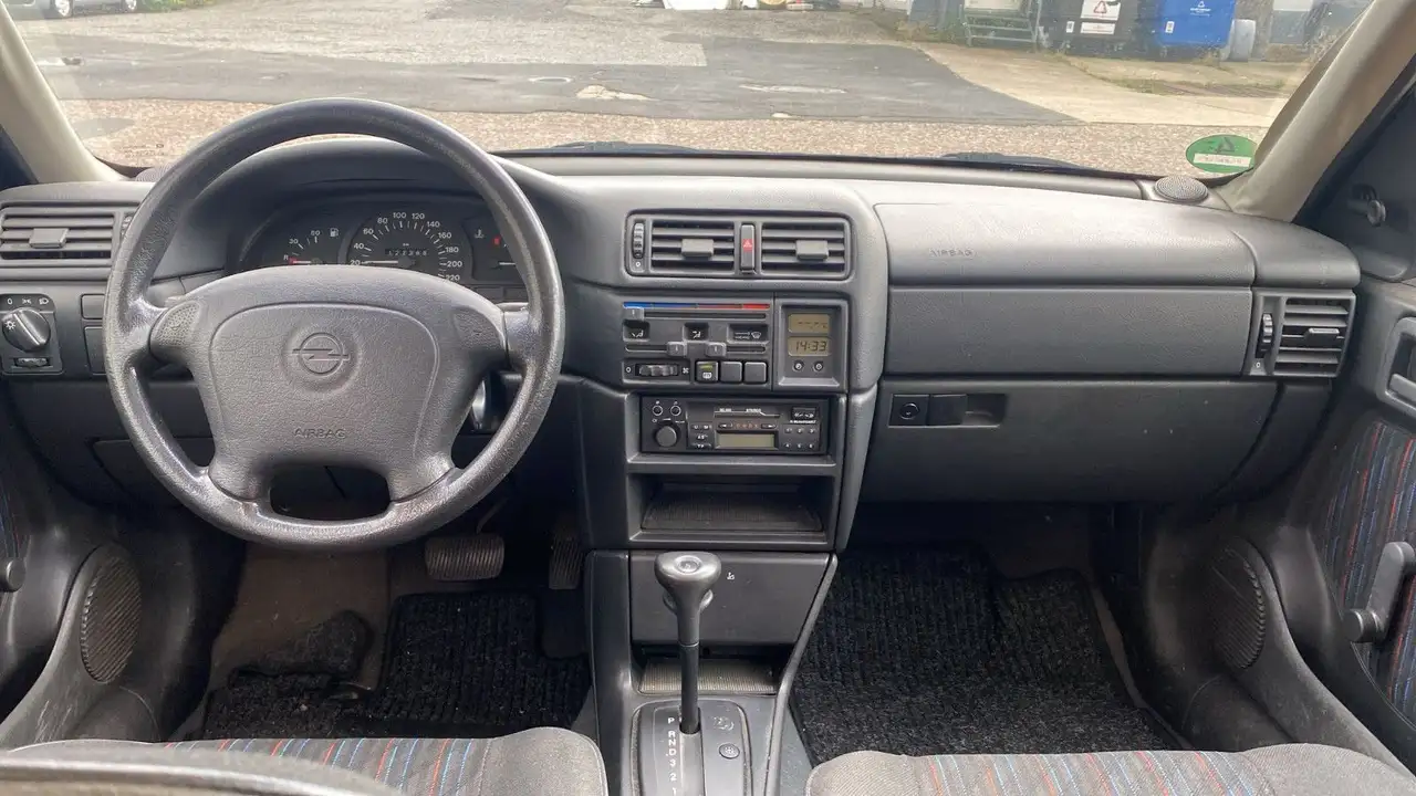Opel Vectra A - AUTOM. 2.0 - 4/5trg, foto 9