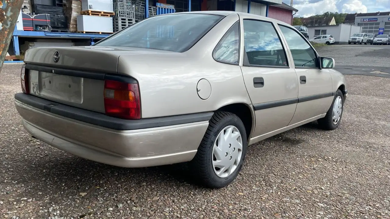 Opel Vectra A - AUTOM. 2.0 - 4/5trg, foto 3